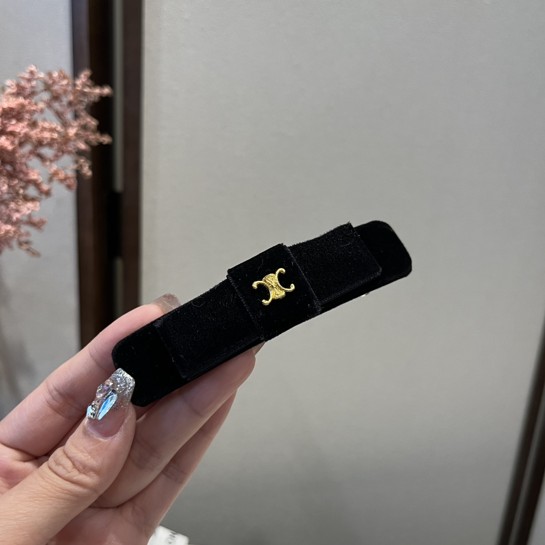 🆕


Celine赛琳发夹 官方款