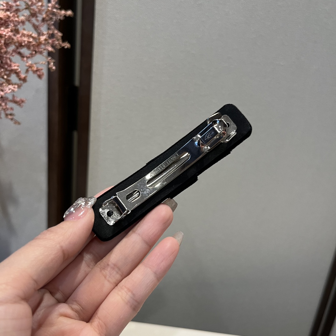 🆕


Celine赛琳发夹 官方款