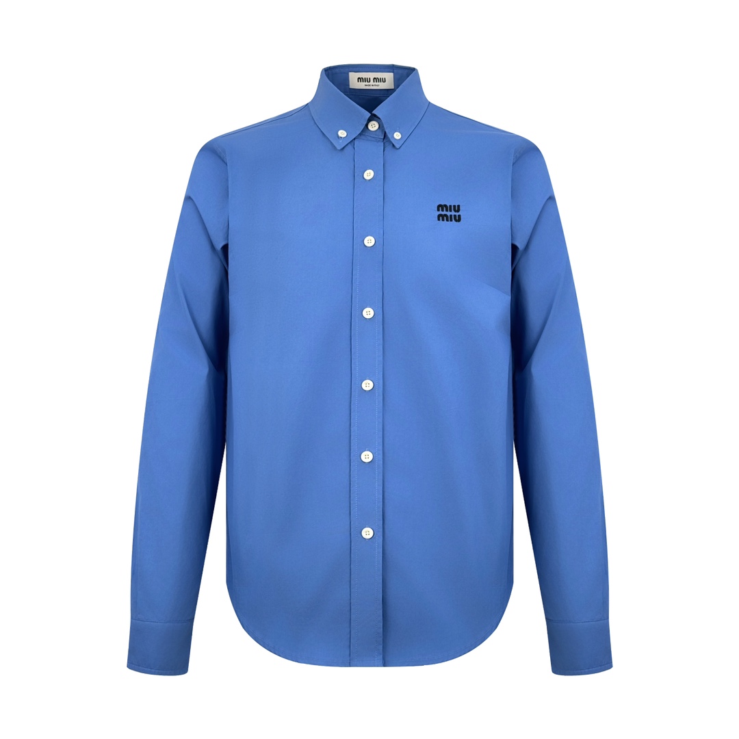 NO:513391,.MiuMiu logo embroidery shirt Customized silk cotton interwoven yarn shirt material Smooth and delicate Comfortable skin A touch of indigo smudged on the shirt Noble and elegant Exquisite MiuMiu logo embroidery dances on the left chest Add brand recognition The design of the button collar is exquisite and elegant, smooth and natural, and the layout of the button details behind it Adds a sense of design in a subtle and elegant way Explain the perfect fusion of art and trend Craft 1: Using imported machine embroidery craftsmanship Use advanced computer control systems and precision mechanical components to achieve MiuMiu embroidery operation High precision Fluid and delicate lines Craft 2: Using the rollover and buried line craftsmanship craftsmanship can provide high-quality stitching effect Smooth and neat and tidy Craft 3: The fabric is washed sand, with better texture and less easily deformed  Not easy to shrink, not easy to fade, maintain long-term beauty, accessories Customized 1:1 Miu Miu buttons Customized 1:1 Miu Miu trademark style Loose style Size 40 42 44 46,,miumiu,shirts,alexander wang19860909.MiuMiu 徽标刺绣衬衫 定制天丝棉交织纱衬衫料 柔滑细腻 舒适贴肤 一抹靛蓝晕染在衬衫之上 高贵而优雅 精致MiuMiu徽标刺绣在左胸处翩翩起舞 增添品牌辨识度 系扣领的设计精致而优雅 线条流畅自然 背后巧思布局纽扣细节 以一种含蓄而优雅的方式增添了设计感 诠释艺术与潮流的完美融合 工艺1: 采用进口机刺绣工艺 使用先进的计算机控制系统和精密的机械部件 实现MiuMiu 刺绣作业 精度高 线条流畅而细腻 工艺2: 采用侧翻埋夹车线工艺 能够提供优质的缝合效果 平顺整洁 工整整洁 工艺3: 面料都经过砂洗 手感质感更佳 不易变形 不易缩水 不易褪色 保持长久的美观 辅料 定制1:1 Miu Miu 纽扣  定制1:1 Miu Miu 商标 版型 宽松版型 尺码 40 42 44 46,,miumiu,shirts,alexander wang,Men's clothing