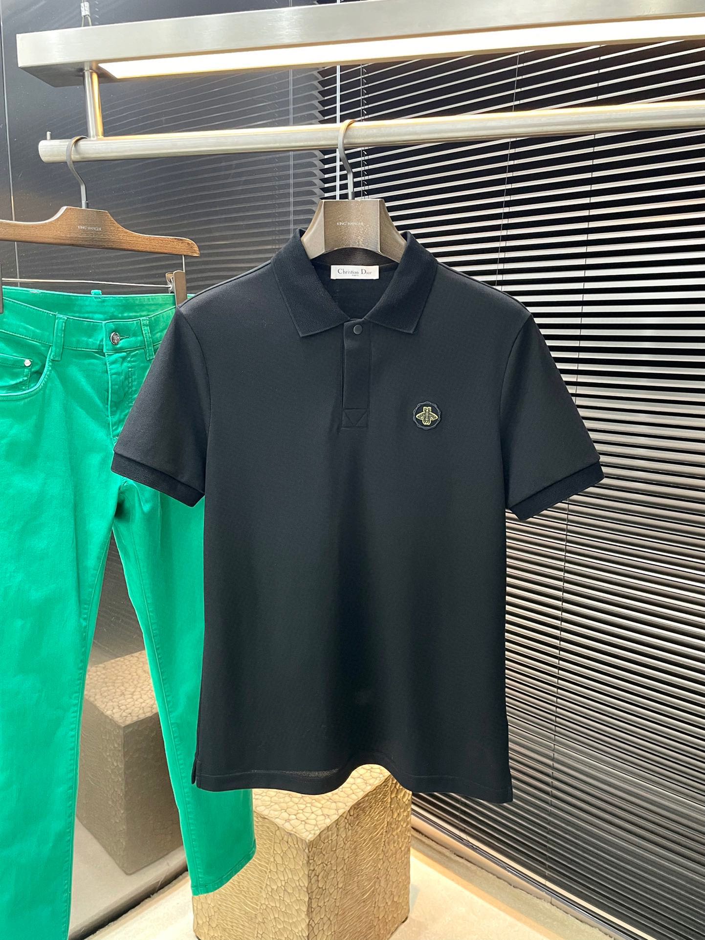 NO:511557,P Dior- (Dior) has the latest POLO short-sleeved sleeves in spring and summer, using the latest spandex fabric, which is resistant to washing and not easy to fade, has a soft feel and soft and comfortable composition. Classic design style, special customization, simple cutting and splicing, reflecting the extraordinary craftsmanship of workers, full of high-end and fashionable feeling!  The style is quite good at casual and versatile. Size M-3XL, dior, dior, T-shirt, alexander wang19860909P  Dior-（迪奥）年春夏最新款POLO短袖,采用最新氨纶面料,耐水洗不易掉色,手感柔软、成分柔软舒适 经典设计风格 特殊定制 简单的裁剪方式拼接,体现出工人不凡的工艺,高端时尚感十足！版型相当赞休闲百搭款.尺码 M-3XL,,dior,dior,T-shirt,alexander wang,Men's clothing