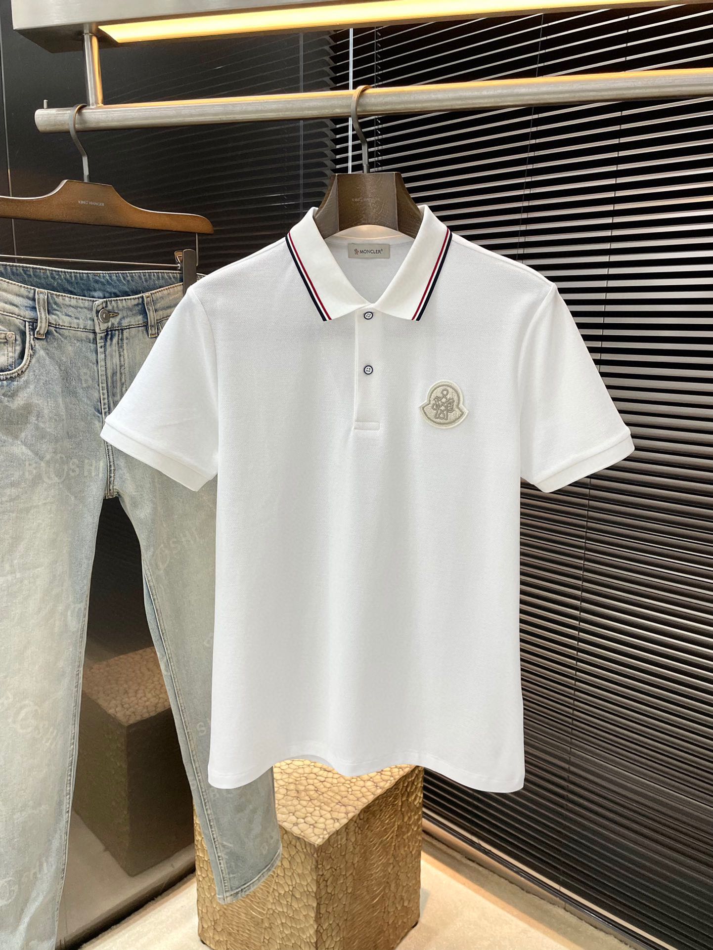 NO:511561,P Moncher- (blocked) The latest POLO short-sleeved sleeves in spring and summer, using the latest cotton fabric, soft feel, soft and comfortable ingredients, classic design style, special customization, simple cutting method splicing, reflecting the extraordinary craftsmanship of workers, full of high-end and fashionable feeling!  The style is quite good at casual and versatile. Size M-3XL, Moncler, T-shirt, alexander wang19860909P  Moncher-（蒙口）春夏最新款POLO短袖,采用最新棉面料 手感柔软、成分柔软舒适 经典设计风格 特殊定制 简单的裁剪方式拼接,体现出工人不凡的工艺,高端时尚感十足！版型相当赞休闲百搭款.尺码 M-3XL,,Moncler,T-shirt,alexander wang,Men's clothing