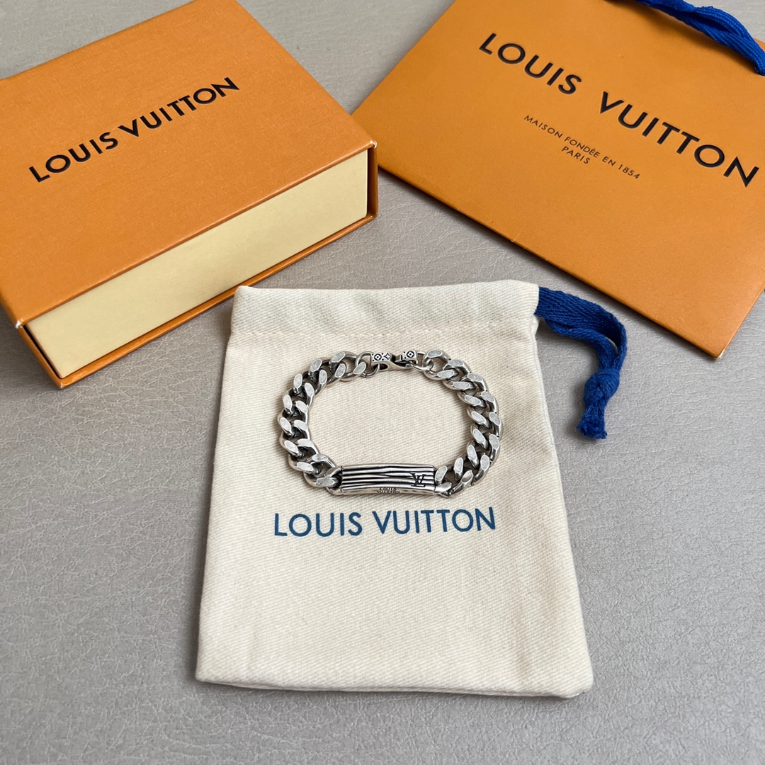【】原单货LV日本新款  手链 🔹🔹Louis Vuitton 路易威登 手链🔹专柜一致材质 火爆款出货