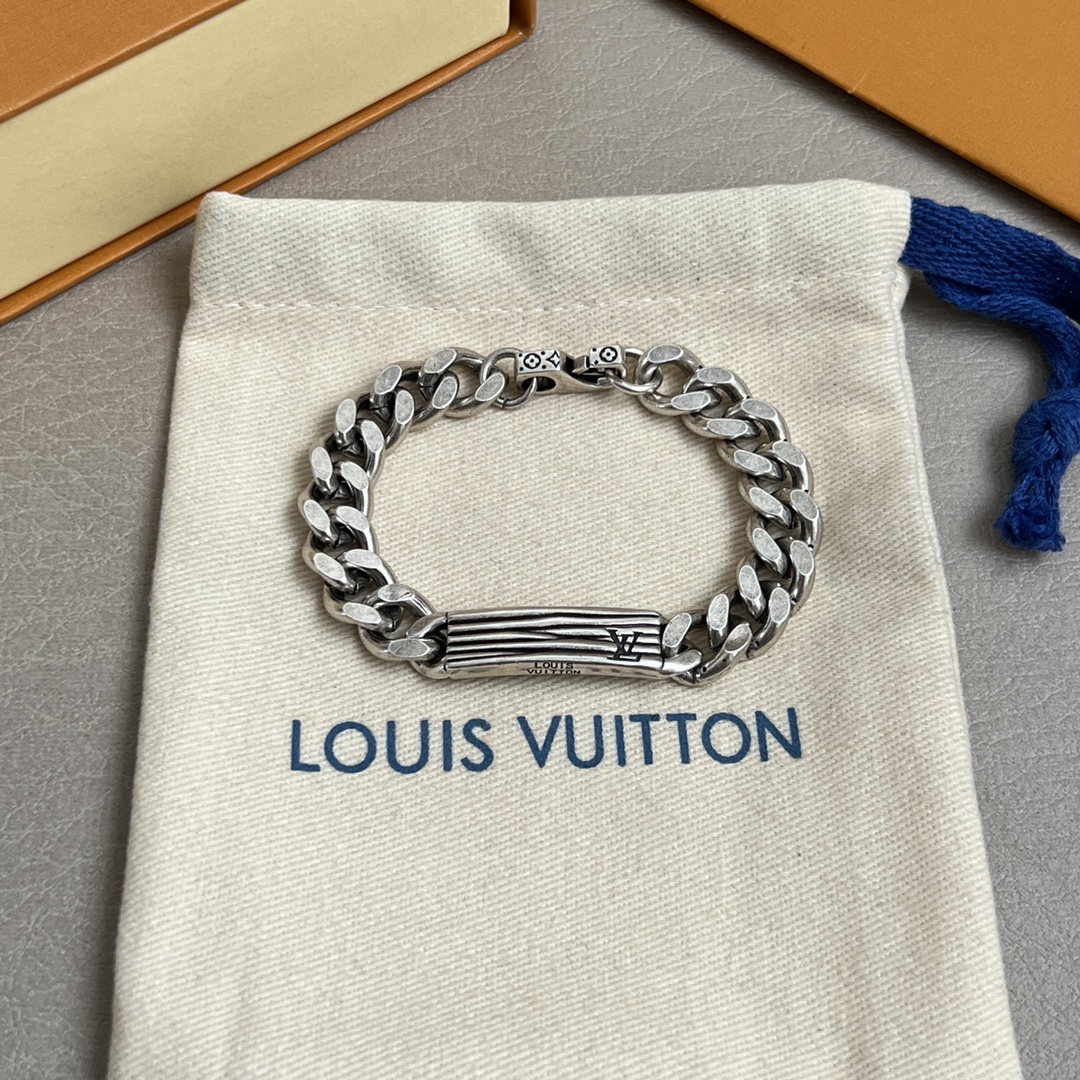 【】原单货LV日本新款  手链 🔹🔹Louis Vuitton 路易威登 手链🔹专柜一致材质 火爆款出货