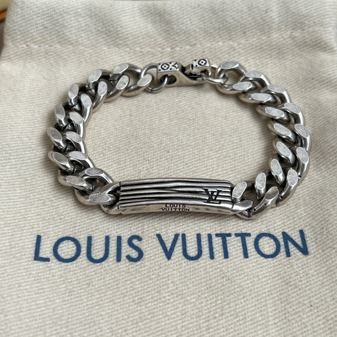 【】原单货LV日本新款  手链 🔹🔹Louis Vuitton 路易威登 手链🔹专柜一致材质 火爆款出货