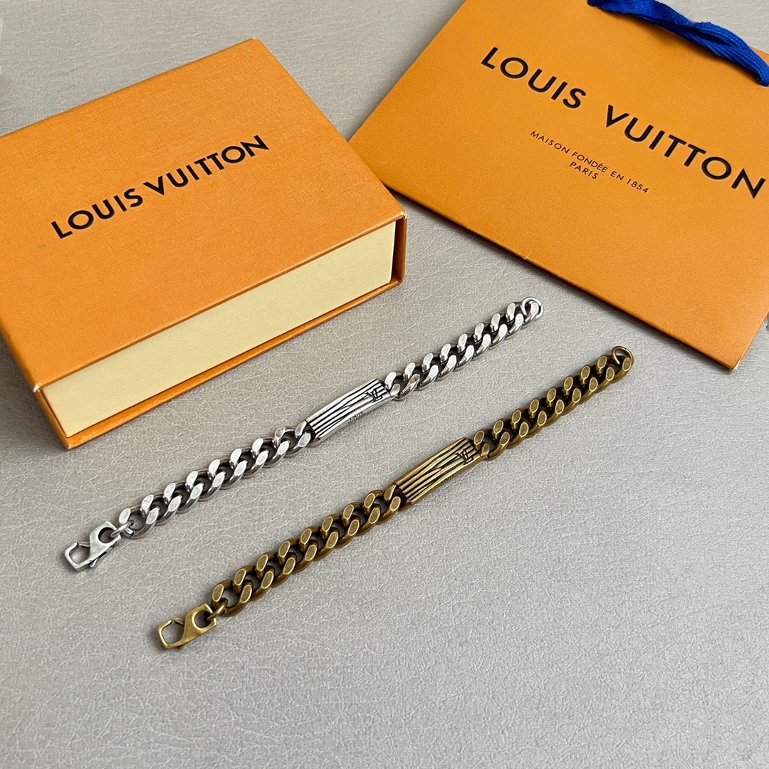 【】原单货LV日本新款  手链 🔹🔹Louis Vuitton 路易威登 手链🔹专柜一致材质 火爆款出货