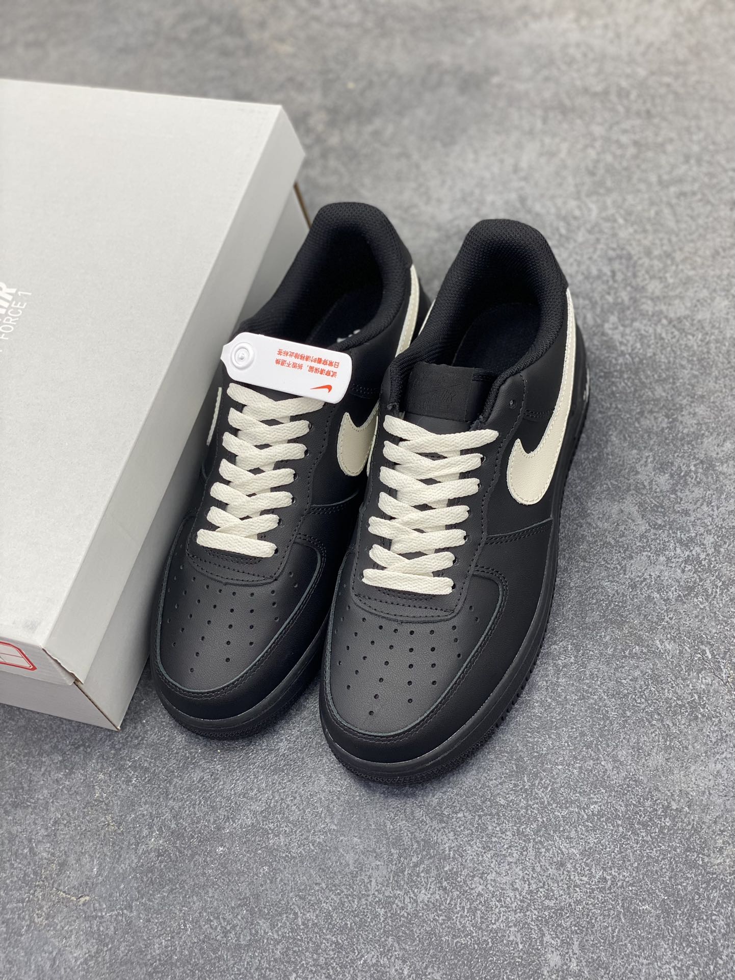 图片[8]-Nike Air Force 1 Low 空军一号低帮百搭休闲运动板鞋。柔软、弹性十足的缓震性能和出色的中底设计，横跨复古与现代的外型结合，造就出风靡全球三十多年的Force 1，直到今天还深受青睐。 货号：DD8959-001 尺码：36 36.5 37.5 38 38.5 39 40 40.5 41 42 42.5 43 44 44.5 45-选品中心