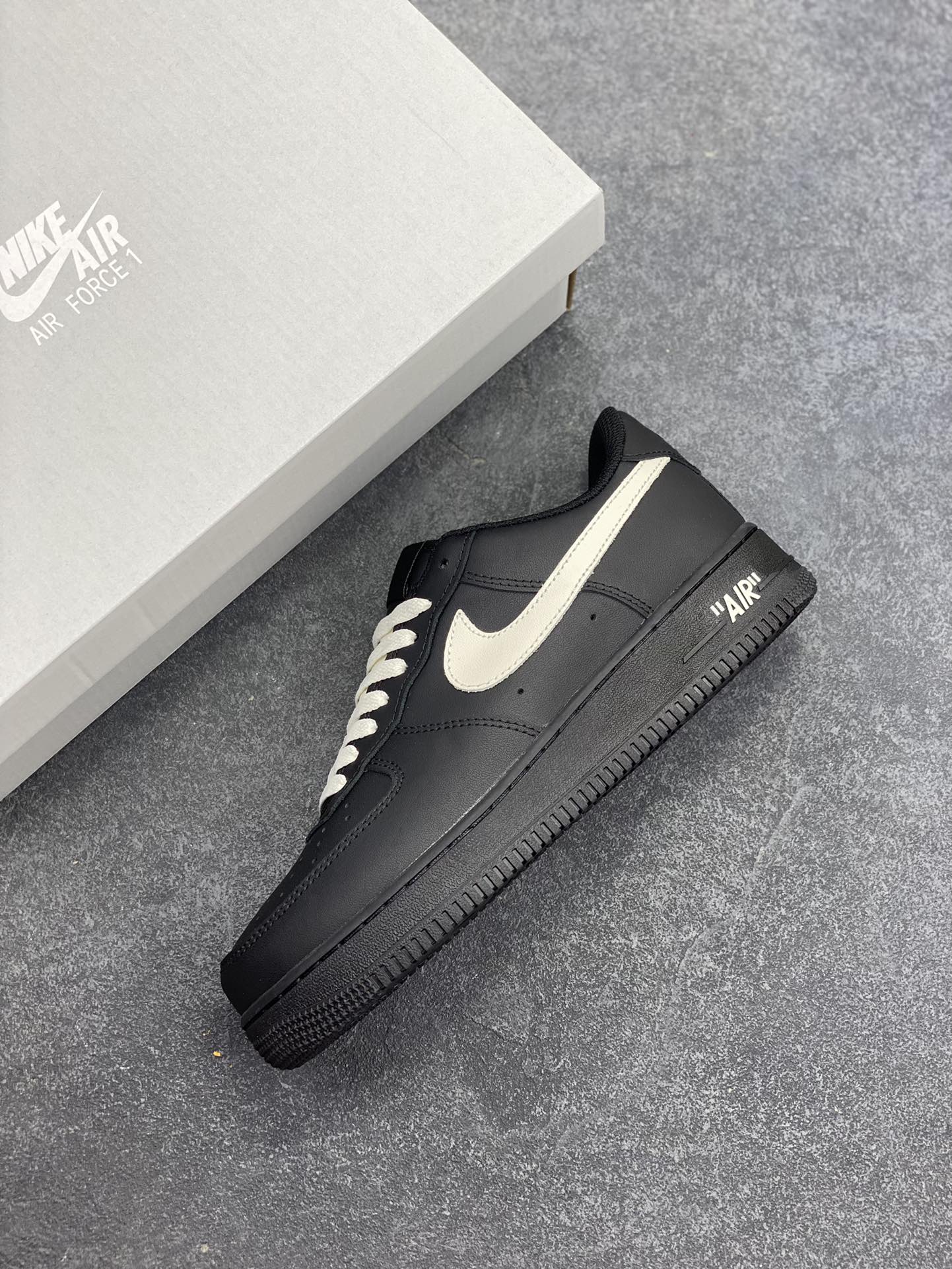图片[7]-Nike Air Force 1 Low 空军一号低帮百搭休闲运动板鞋。柔软、弹性十足的缓震性能和出色的中底设计，横跨复古与现代的外型结合，造就出风靡全球三十多年的Force 1，直到今天还深受青睐。 货号：DD8959-001 尺码：36 36.5 37.5 38 38.5 39 40 40.5 41 42 42.5 43 44 44.5 45-选品中心