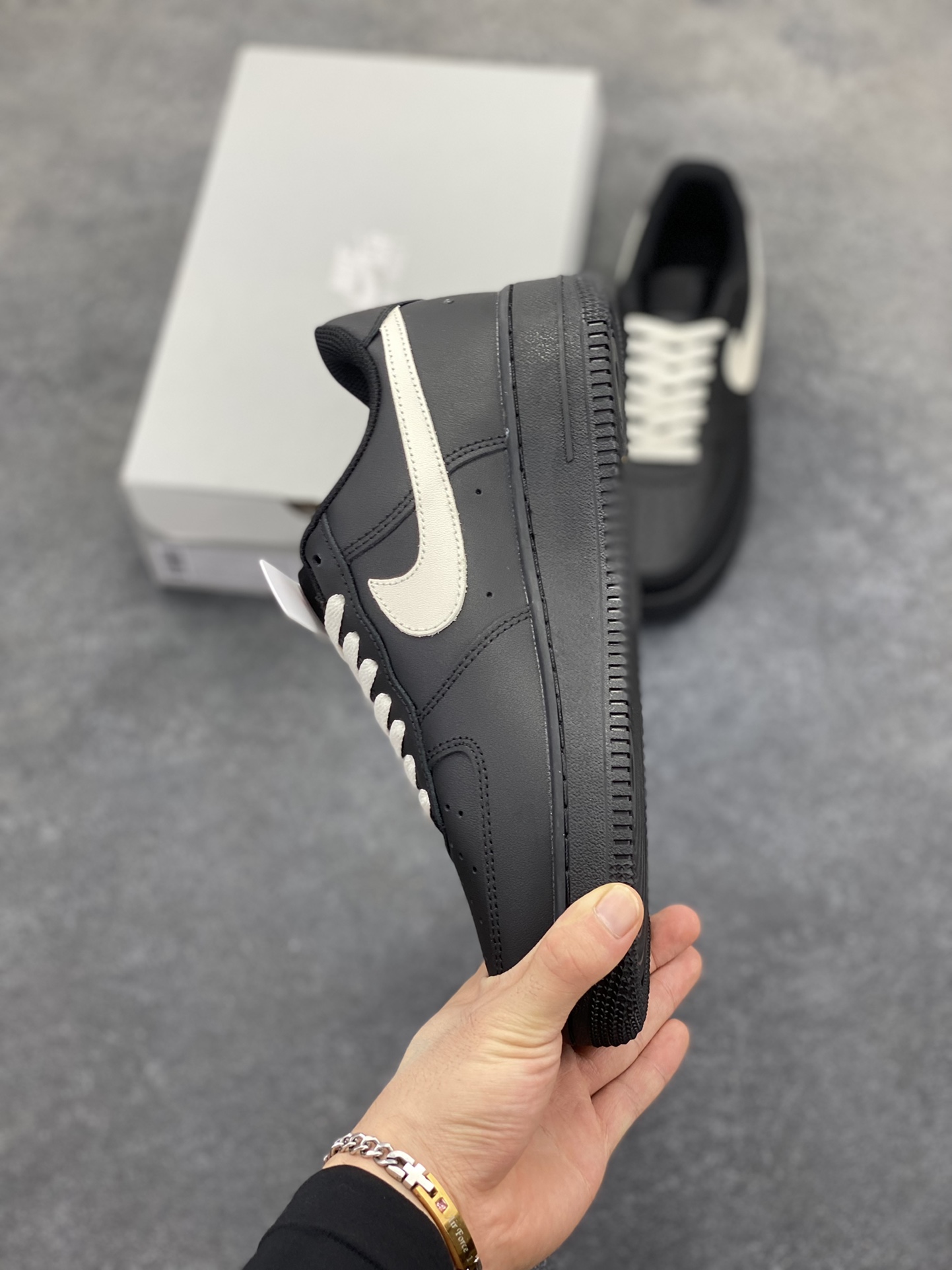 图片[3]-Nike Air Force 1 Low 空军一号低帮百搭休闲运动板鞋。柔软、弹性十足的缓震性能和出色的中底设计，横跨复古与现代的外型结合，造就出风靡全球三十多年的Force 1，直到今天还深受青睐。 货号：DD8959-001 尺码：36 36.5 37.5 38 38.5 39 40 40.5 41 42 42.5 43 44 44.5 45-选品中心