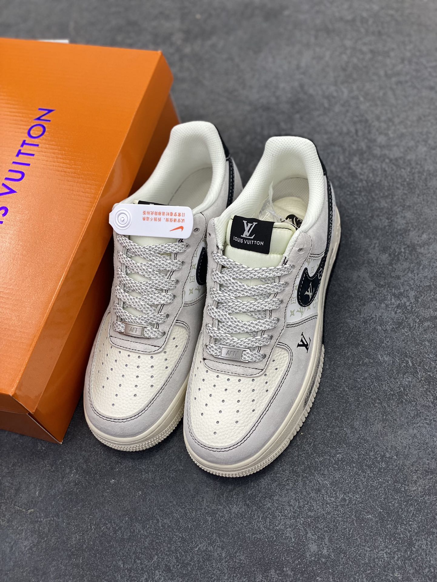 图片[8]-NIke Air Force 1 \’07 Low “LV联名——双拼黑涂鸦”空军一号 低帮 运动鞋 休闲鞋 折边针车 工艺难度大 原楦头原纸板 原装鞋盒 定制五金配件 内置全掌气垫 原厂鞋底 货号：CX5050-Y06 尺码：36 36.5 37.5 38 38.5 39 40 40.5 41 42 42.5 43 44 44.5 45-选品中心