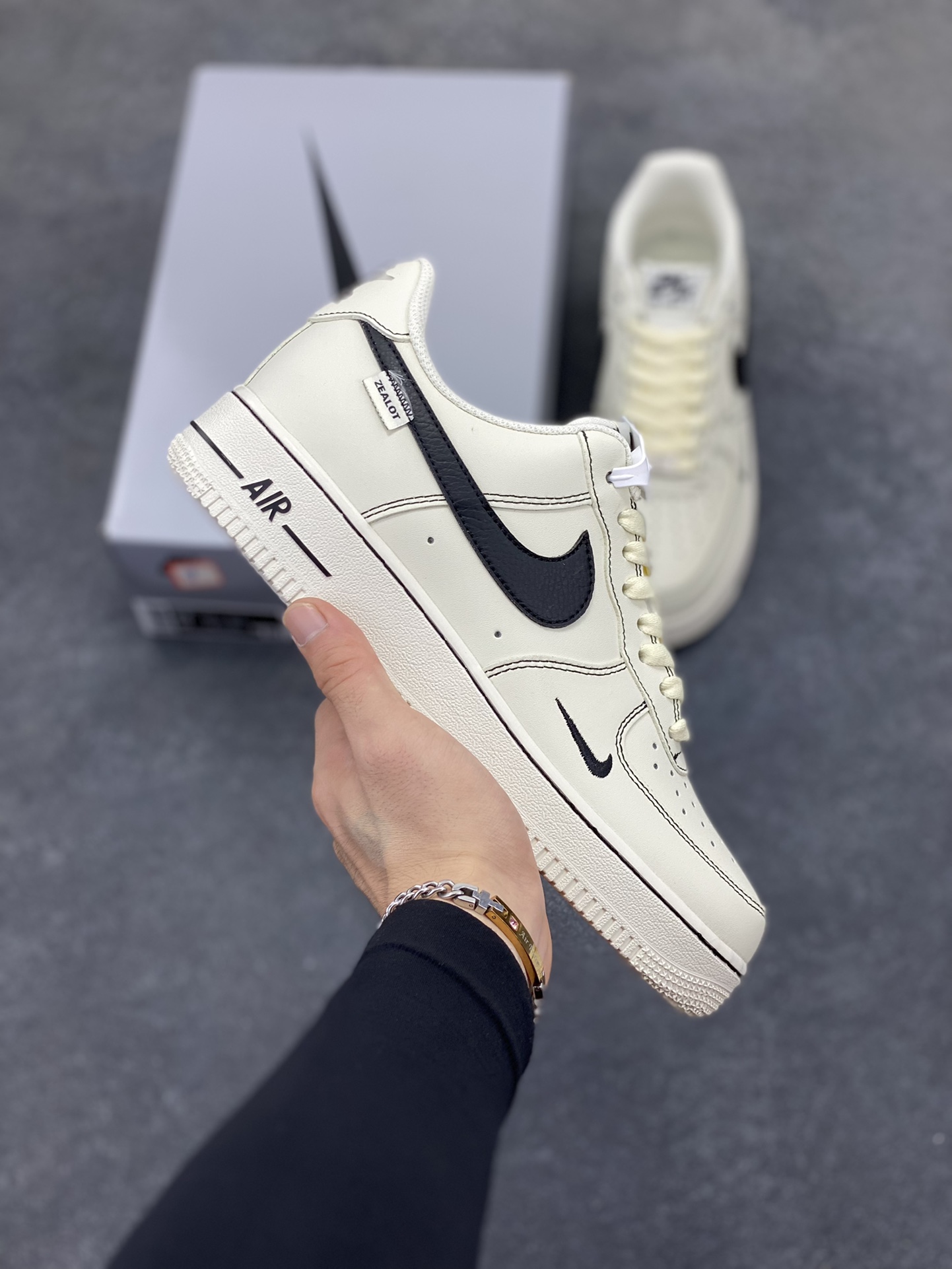 Nike Air Force 1 Low’07 做旧黑勾 空军一号低帮休闲板鞋 定制皮料 原厂3D打印 定制鞋盒 原楦原纸板 纯正空军版型 内置全掌气垫 货号:ZH0316-093 尺码:36 36.5 37.5 38 38.5 39 40 40.5 41 42 42.5 43 44 44.5 45-选品中心