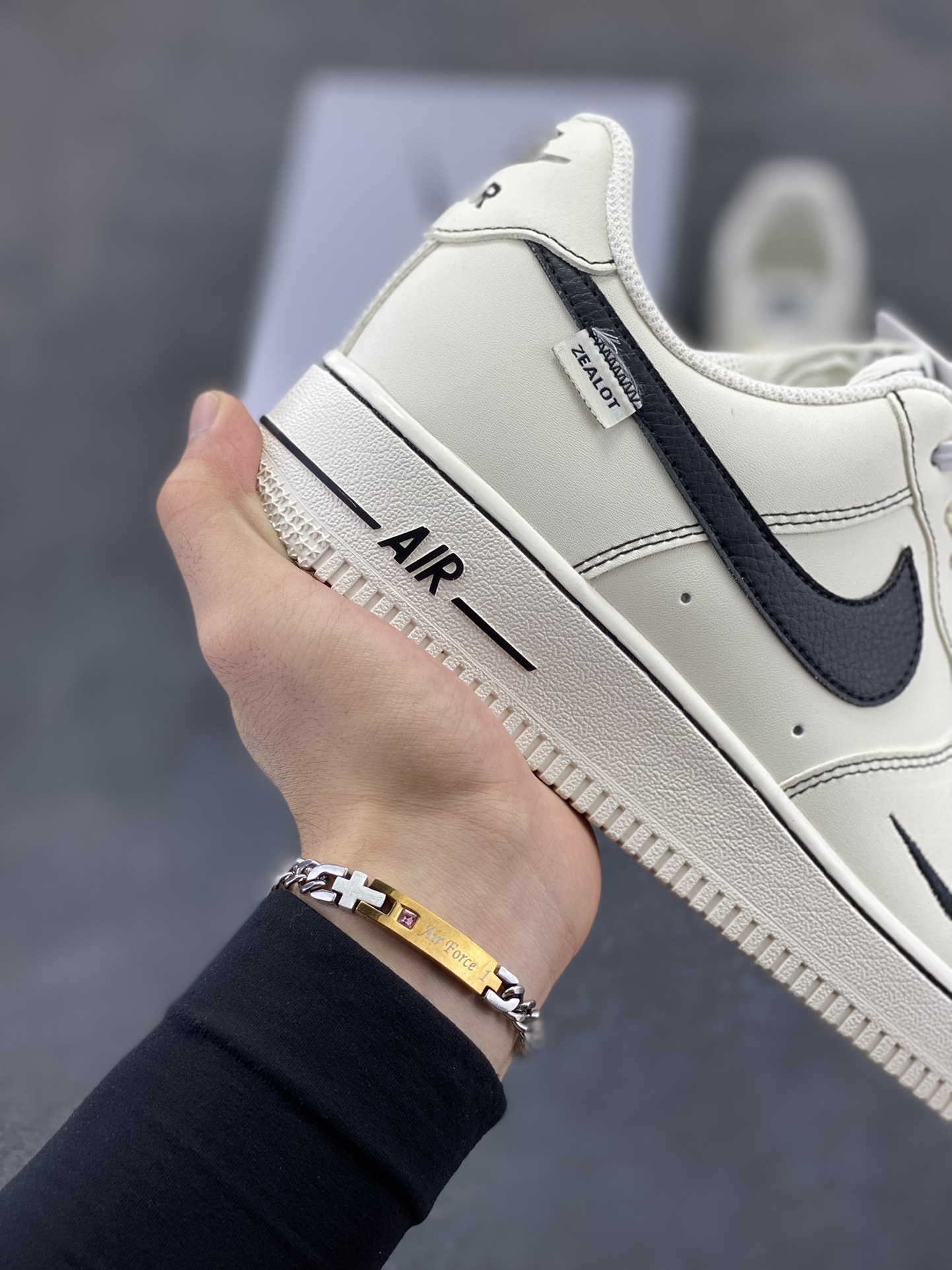 图片[6]-Nike Air Force 1 Low’07 做旧黑勾 空军一号低帮休闲板鞋 定制皮料 原厂3D打印 定制鞋盒 原楦原纸板 纯正空军版型 内置全掌气垫 货号：ZH0316-093 尺码：36 36.5 37.5 38 38.5 39 40 40.5 41 42 42.5 43 44 44.5 45-选品中心