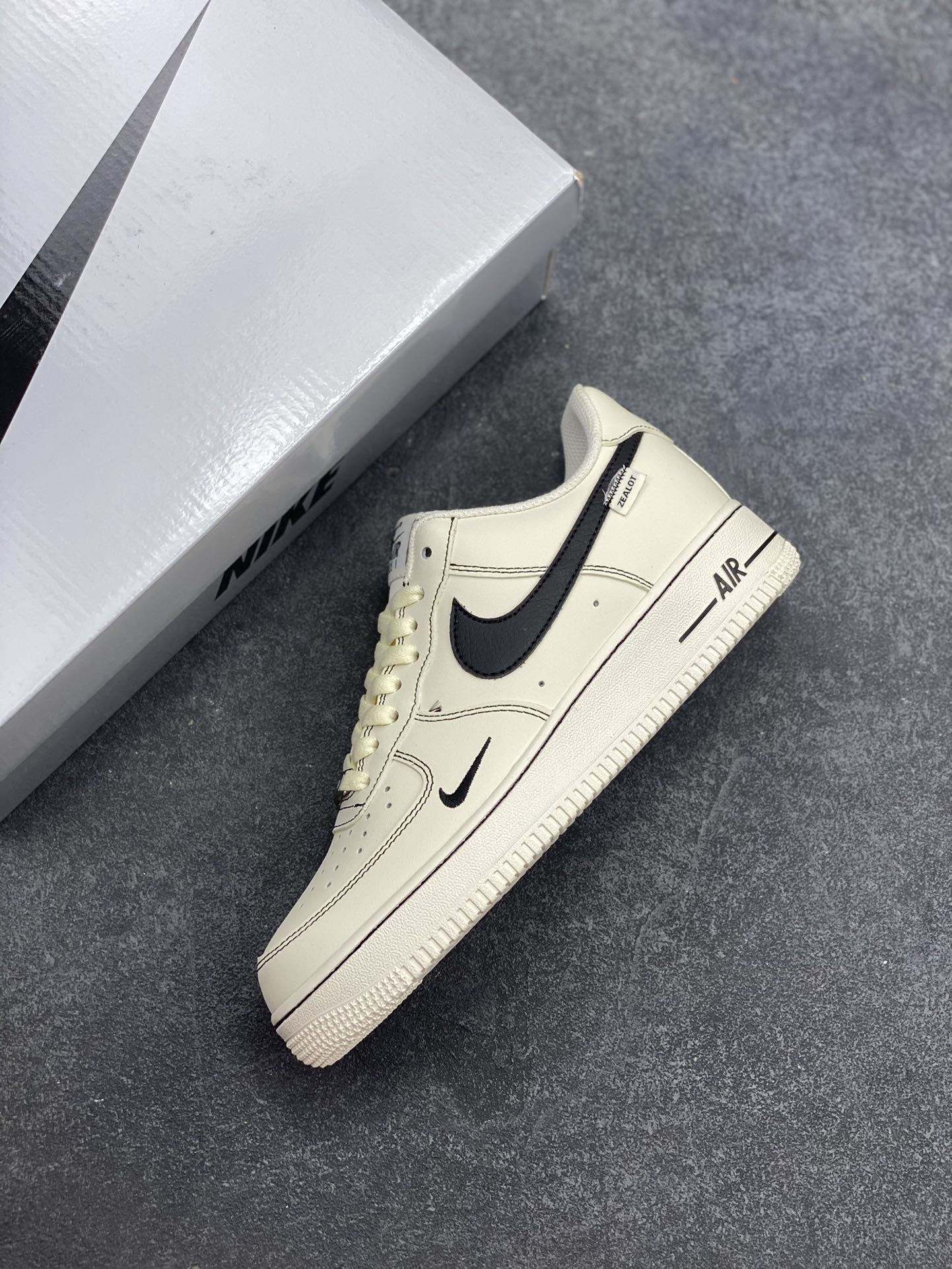 图片[7]-Nike Air Force 1 Low’07 做旧黑勾 空军一号低帮休闲板鞋 定制皮料 原厂3D打印 定制鞋盒 原楦原纸板 纯正空军版型 内置全掌气垫 货号：ZH0316-093 尺码：36 36.5 37.5 38 38.5 39 40 40.5 41 42 42.5 43 44 44.5 45-选品中心