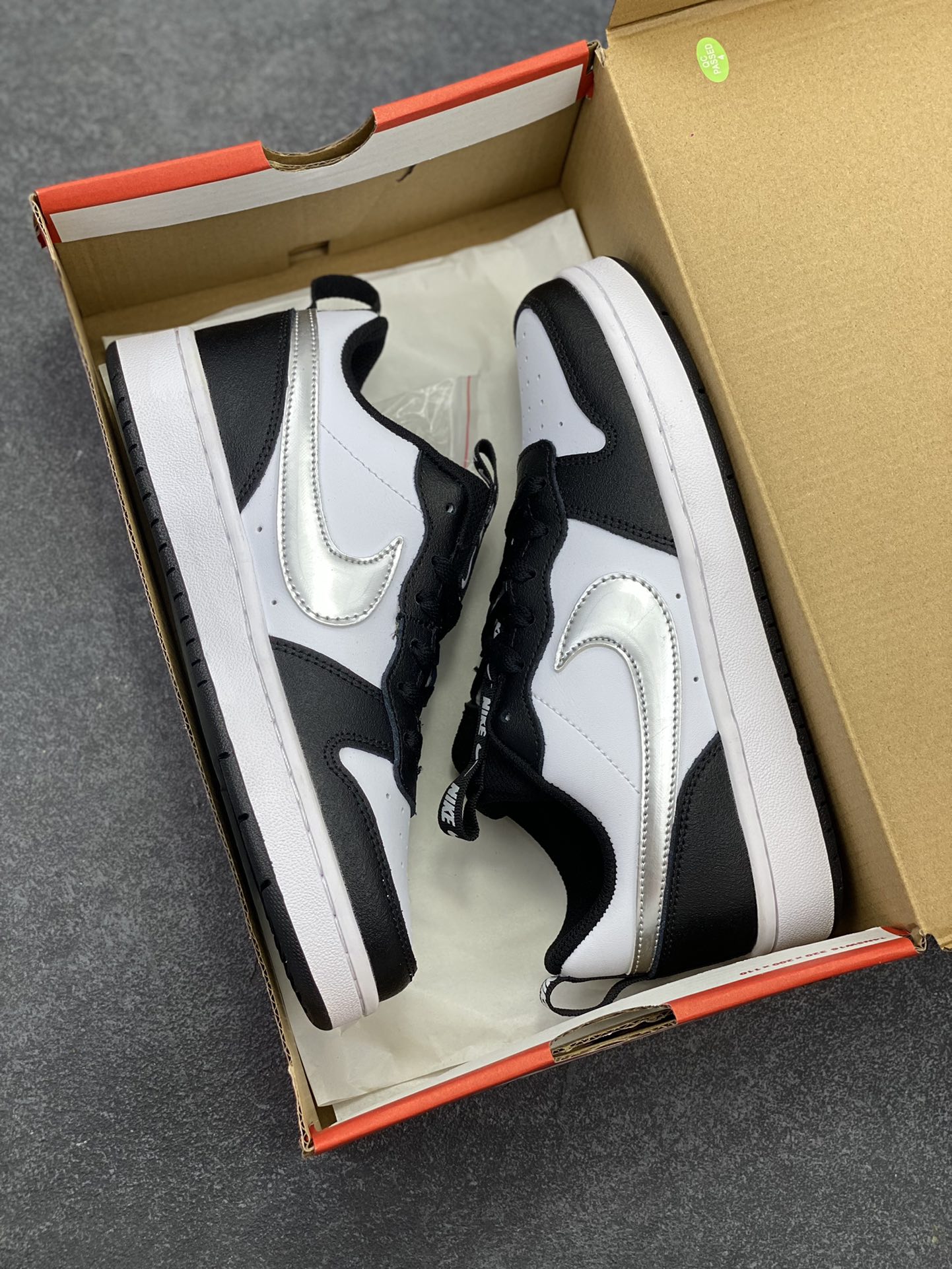 图片[8]-福利特价 Nike Court Borough 低帮百搭透气休闲运动板鞋男女鞋 经典耐用的设计，兼顾舒适脚感和出众风范，演绎匠心之作。结构性的支撑贴合感结合复古篮球设计，塑就场外全明星风范。 货号：DV5456-124 尺码：36 36.5 37.5 38 38.5 39 40 40.5 4142 42.5 43 44 44.5 45-选品中心