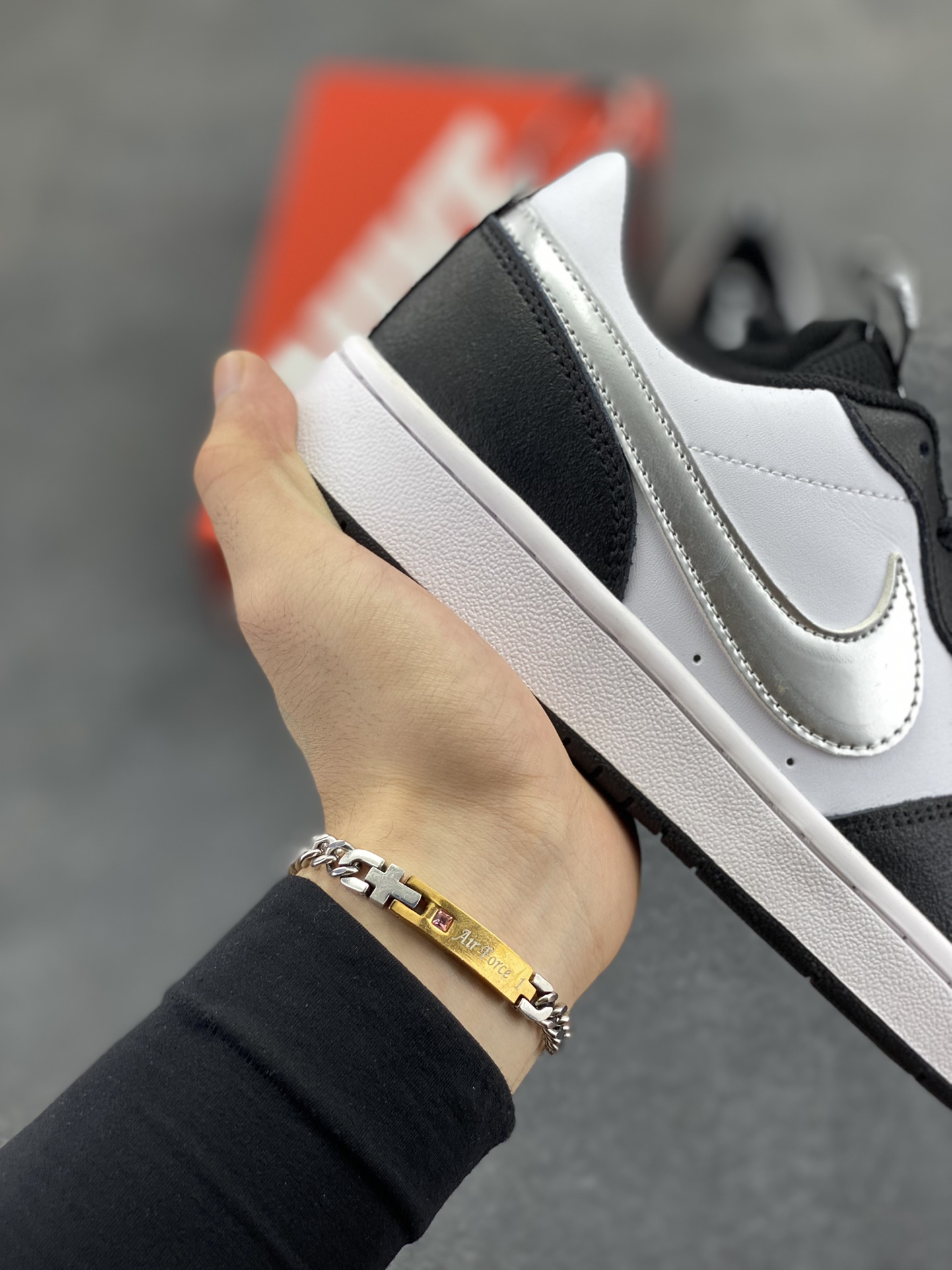 图片[5]-福利特价 Nike Court Borough 低帮百搭透气休闲运动板鞋男女鞋 经典耐用的设计，兼顾舒适脚感和出众风范，演绎匠心之作。结构性的支撑贴合感结合复古篮球设计，塑就场外全明星风范。 货号：DV5456-124 尺码：36 36.5 37.5 38 38.5 39 40 40.5 4142 42.5 43 44 44.5 45-选品中心