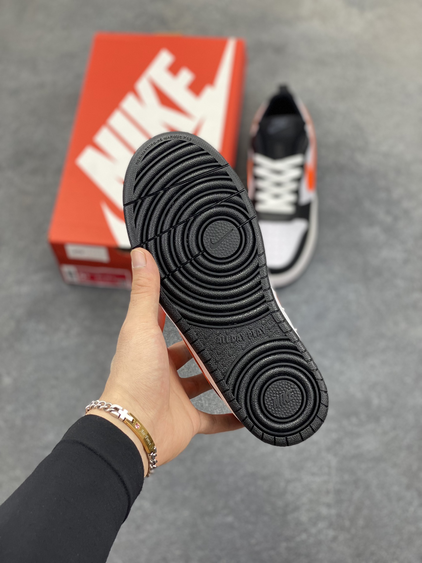 图片[5]-福利特价 Nike Court Borough 低帮百搭透气休闲运动板鞋男女鞋 经典耐用的设计，兼顾舒适脚感和出众风范，演绎匠心之作。结构性的支撑贴合感结合复古篮球设计，塑就场外全明星风范。 货号：BQ5448-115 尺码：36 36.5 37.5 38 38.5 39 40 40.5 4142 42.5 43 44 44.5 45-选品中心