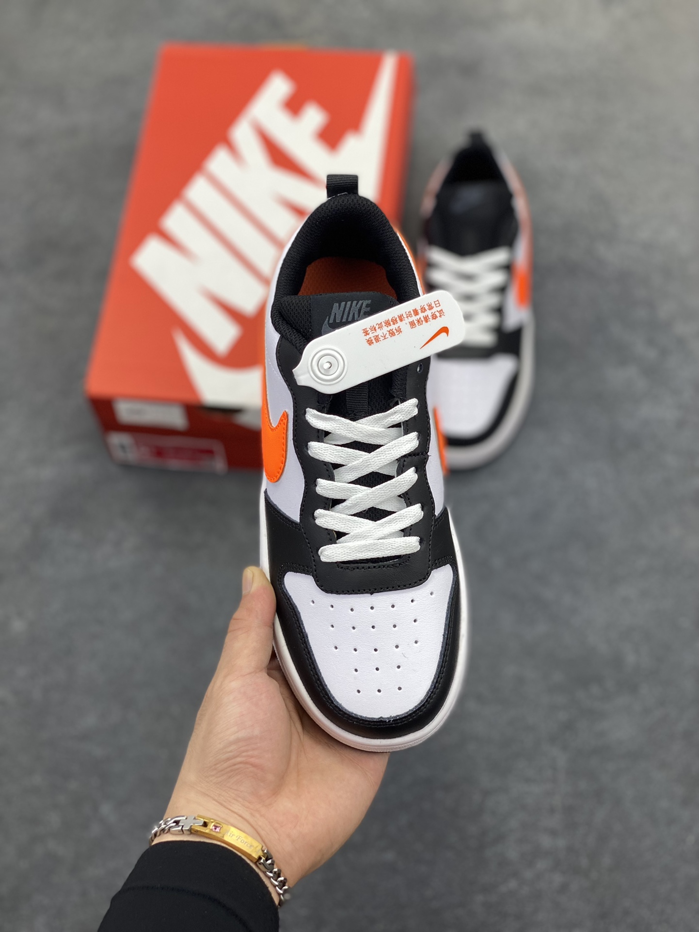 图片[2]-福利特价 Nike Court Borough 低帮百搭透气休闲运动板鞋男女鞋 经典耐用的设计，兼顾舒适脚感和出众风范，演绎匠心之作。结构性的支撑贴合感结合复古篮球设计，塑就场外全明星风范。 货号：BQ5448-115 尺码：36 36.5 37.5 38 38.5 39 40 40.5 4142 42.5 43 44 44.5 45-选品中心