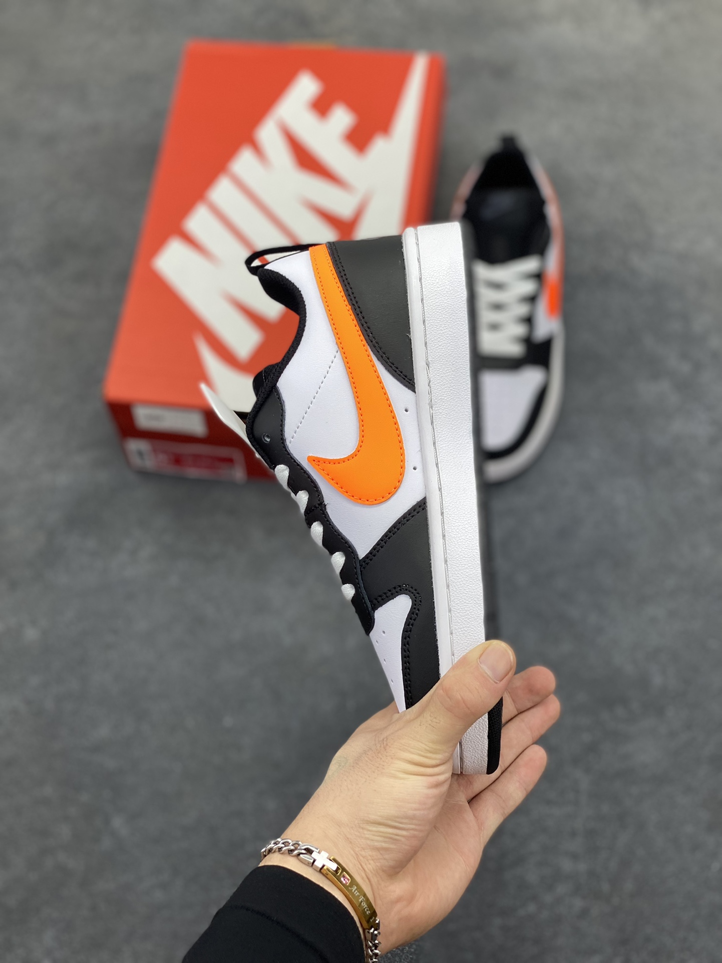 图片[3]-福利特价 Nike Court Borough 低帮百搭透气休闲运动板鞋男女鞋 经典耐用的设计，兼顾舒适脚感和出众风范，演绎匠心之作。结构性的支撑贴合感结合复古篮球设计，塑就场外全明星风范。 货号：BQ5448-115 尺码：36 36.5 37.5 38 38.5 39 40 40.5 4142 42.5 43 44 44.5 45-选品中心