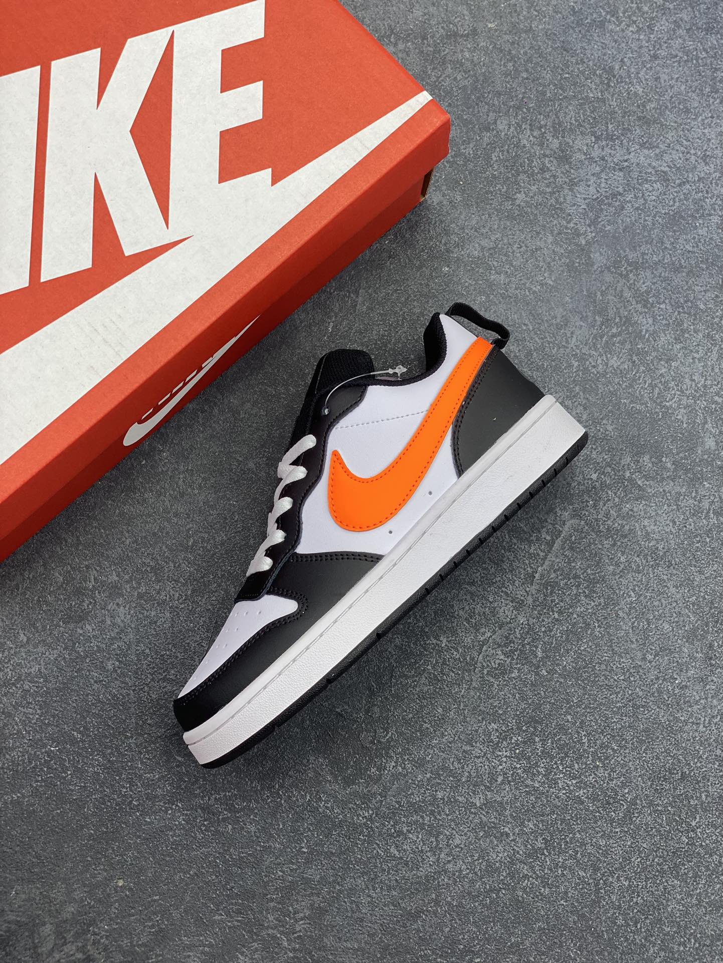 图片[7]-福利特价 Nike Court Borough 低帮百搭透气休闲运动板鞋男女鞋 经典耐用的设计，兼顾舒适脚感和出众风范，演绎匠心之作。结构性的支撑贴合感结合复古篮球设计，塑就场外全明星风范。 货号：BQ5448-115 尺码：36 36.5 37.5 38 38.5 39 40 40.5 4142 42.5 43 44 44.5 45-选品中心