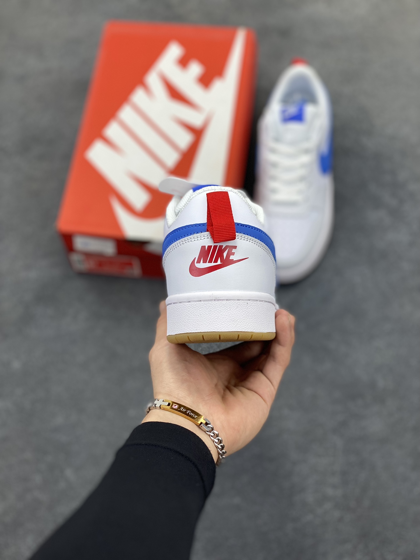 图片[4]-福利特价 Nike Court Borough 低帮百搭透气休闲运动板鞋男女鞋 经典耐用的设计，兼顾舒适脚感和出众风范，演绎匠心之作。结构性的支撑贴合感结合复古篮球设计，塑就场外全明星风范。 货号：BQ5448-109 尺码：36 36.5 37.5 38 38.5 39 40 40.5 4142 42.5 43 44 44.5 45-选品中心