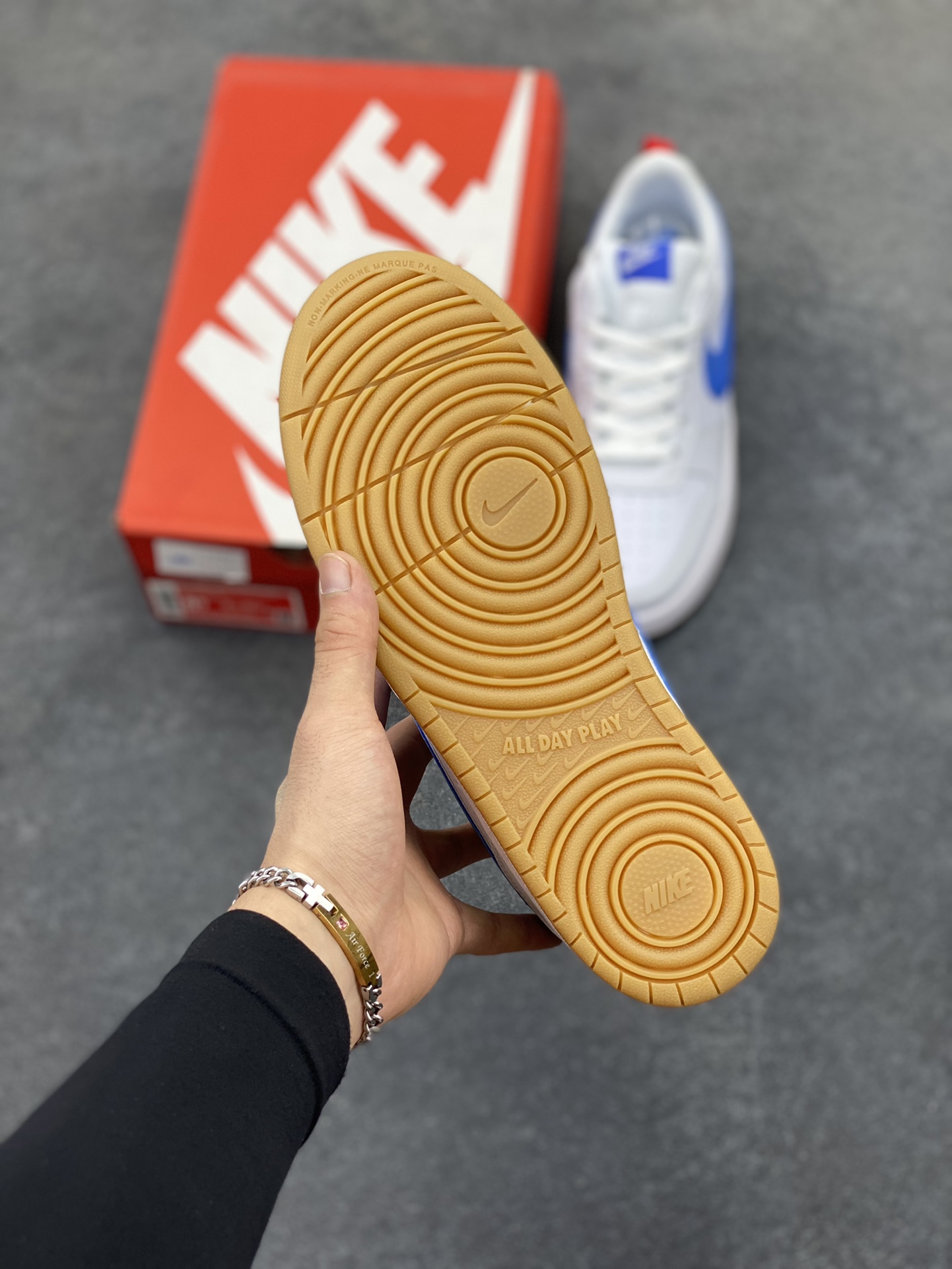 图片[5]-福利特价 Nike Court Borough 低帮百搭透气休闲运动板鞋男女鞋 经典耐用的设计，兼顾舒适脚感和出众风范，演绎匠心之作。结构性的支撑贴合感结合复古篮球设计，塑就场外全明星风范。 货号：BQ5448-109 尺码：36 36.5 37.5 38 38.5 39 40 40.5 4142 42.5 43 44 44.5 45-选品中心