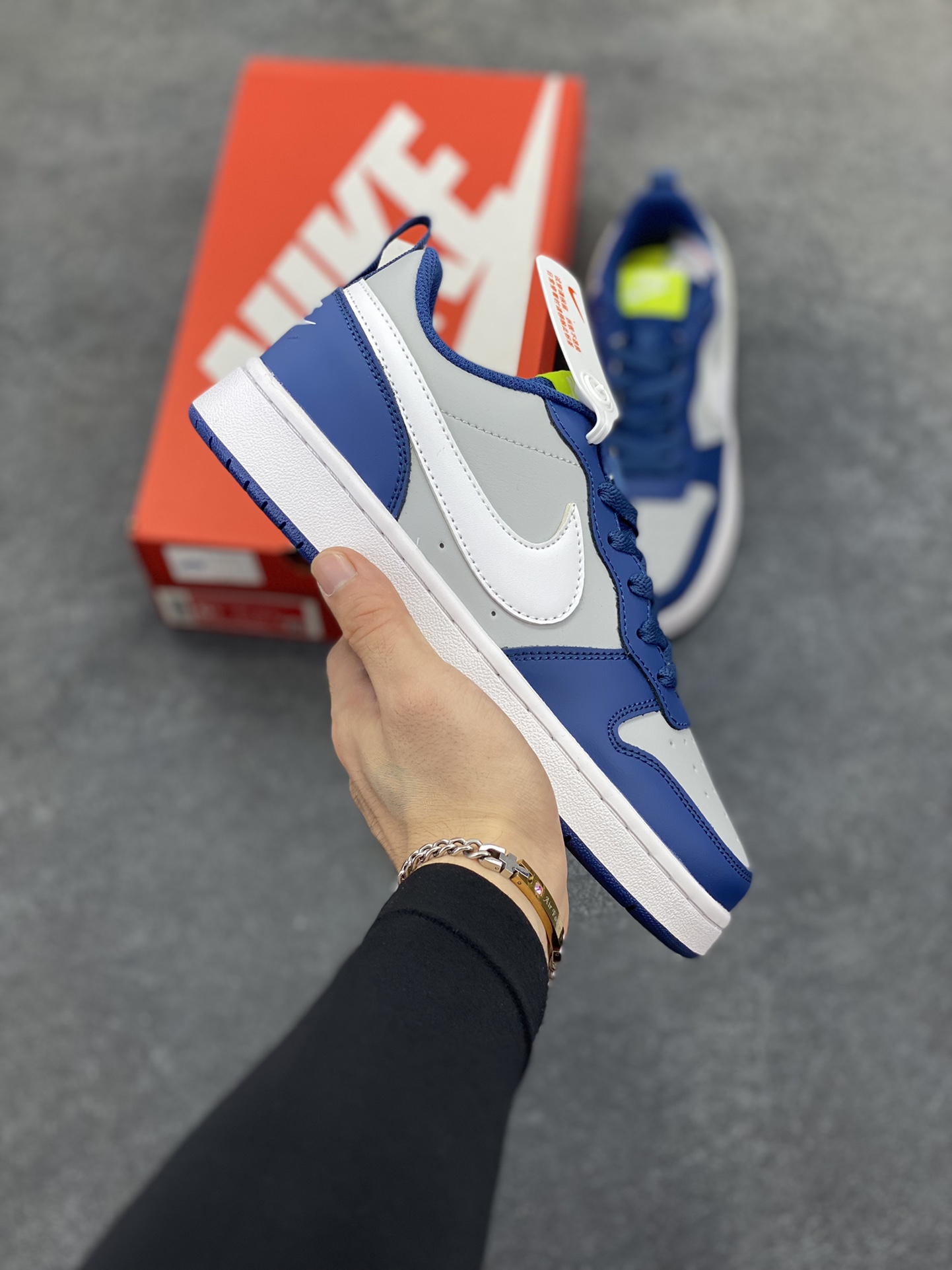 福利特价 Nike Court Borough 低帮百搭透气休闲运动板鞋男女鞋 经典耐用的设计,兼顾舒适脚感和出众风范,演绎匠心之作。结构性的支撑贴合感结合复古篮球设计,塑就场外全明星风范。 货号:BQ5448-016 尺码:36 36.5 37.5 38 38.5 39 40 40.5 4142 42.5 43 44 44.5 45-选品中心