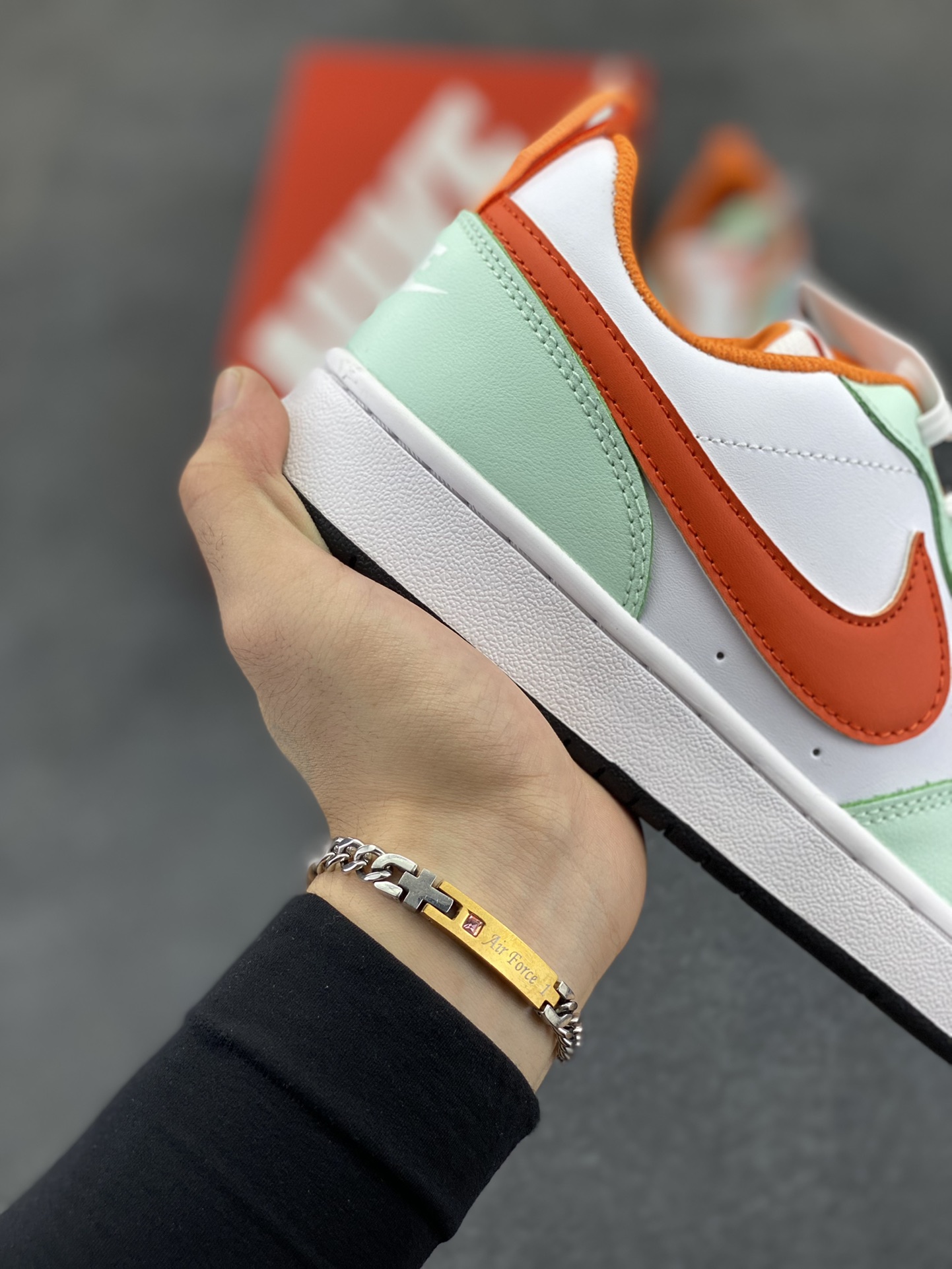 图片[6]-福利特价 Nike Court Borough 低帮百搭透气休闲运动板鞋男女鞋 经典耐用的设计，兼顾舒适脚感和出众风范，演绎匠心之作。结构性的支撑贴合感结合复古篮球设计，塑就场外全明星风范。 货号：FN3687-181 尺码：36 36.5 37.5 38 38.5 39 40 40.5 4142 42.5 43 44 44.5 45-选品中心