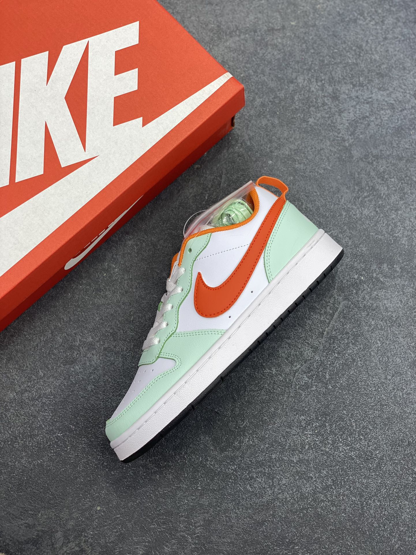 图片[7]-福利特价 Nike Court Borough 低帮百搭透气休闲运动板鞋男女鞋 经典耐用的设计，兼顾舒适脚感和出众风范，演绎匠心之作。结构性的支撑贴合感结合复古篮球设计，塑就场外全明星风范。 货号：FN3687-181 尺码：36 36.5 37.5 38 38.5 39 40 40.5 4142 42.5 43 44 44.5 45-选品中心