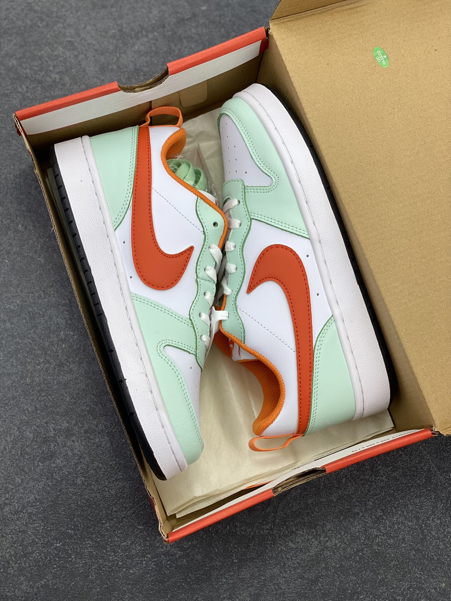 图片[9]-福利特价 Nike Court Borough 低帮百搭透气休闲运动板鞋男女鞋 经典耐用的设计，兼顾舒适脚感和出众风范，演绎匠心之作。结构性的支撑贴合感结合复古篮球设计，塑就场外全明星风范。 货号：FN3687-181 尺码：36 36.5 37.5 38 38.5 39 40 40.5 4142 42.5 43 44 44.5 45-选品中心