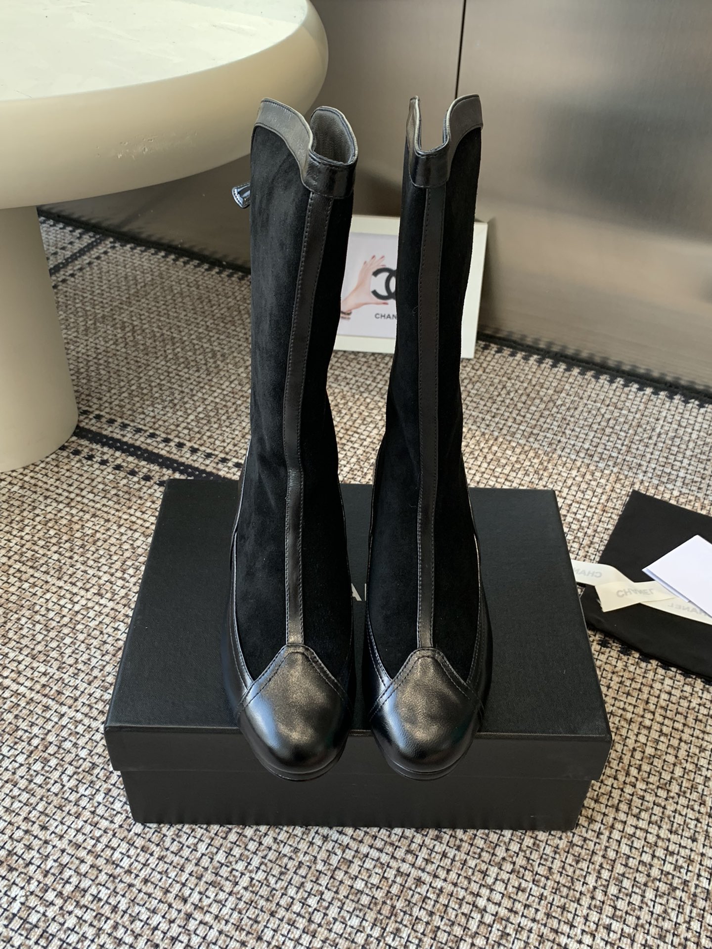 NO:511732,Chanel Chanel 25ss thick-soled knight boots, new autumn and winter style, Xiaohongshu strongly recommended style, fashionable and stylish, Chanel women love simple and irresistible, gold hardware buckle, matching to show a unique style of dressing, inner foot pad water dyed cowhide Italian leather sole Size: 35-41 (40.41. Custom made without return), boots, chanel, chanel, boots, cowhide, Leather soles19860909Chanel 香奈儿 25ss厚底骑士靴 秋冬新款 小红书力推款,时髦精必备,香奈儿女士钟爱简约又难以抗拒系 金色五金扣,搭配展现与众不同的穿搭风格 内里垫脚水染牛皮 意大利真皮大底 码数:35-41（40.41.定做不退换）,靴子,chanel,chanel,boots,cowhide,Leather soles,Women's Shoes