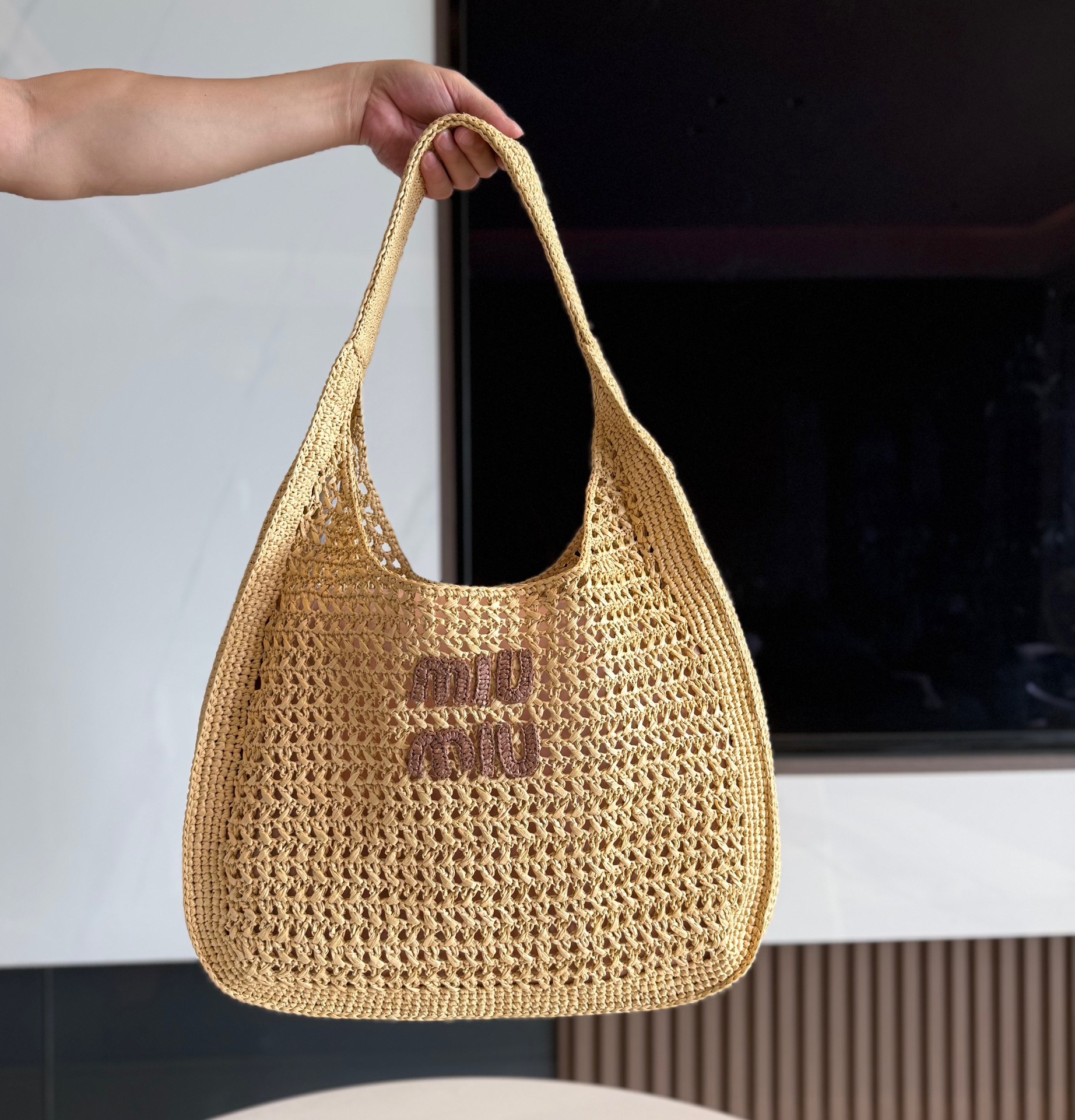 P740 bolso de media luna tejido original de Miu, rafia importada de Japón hecha a medida, no es la típica paja de PP de…