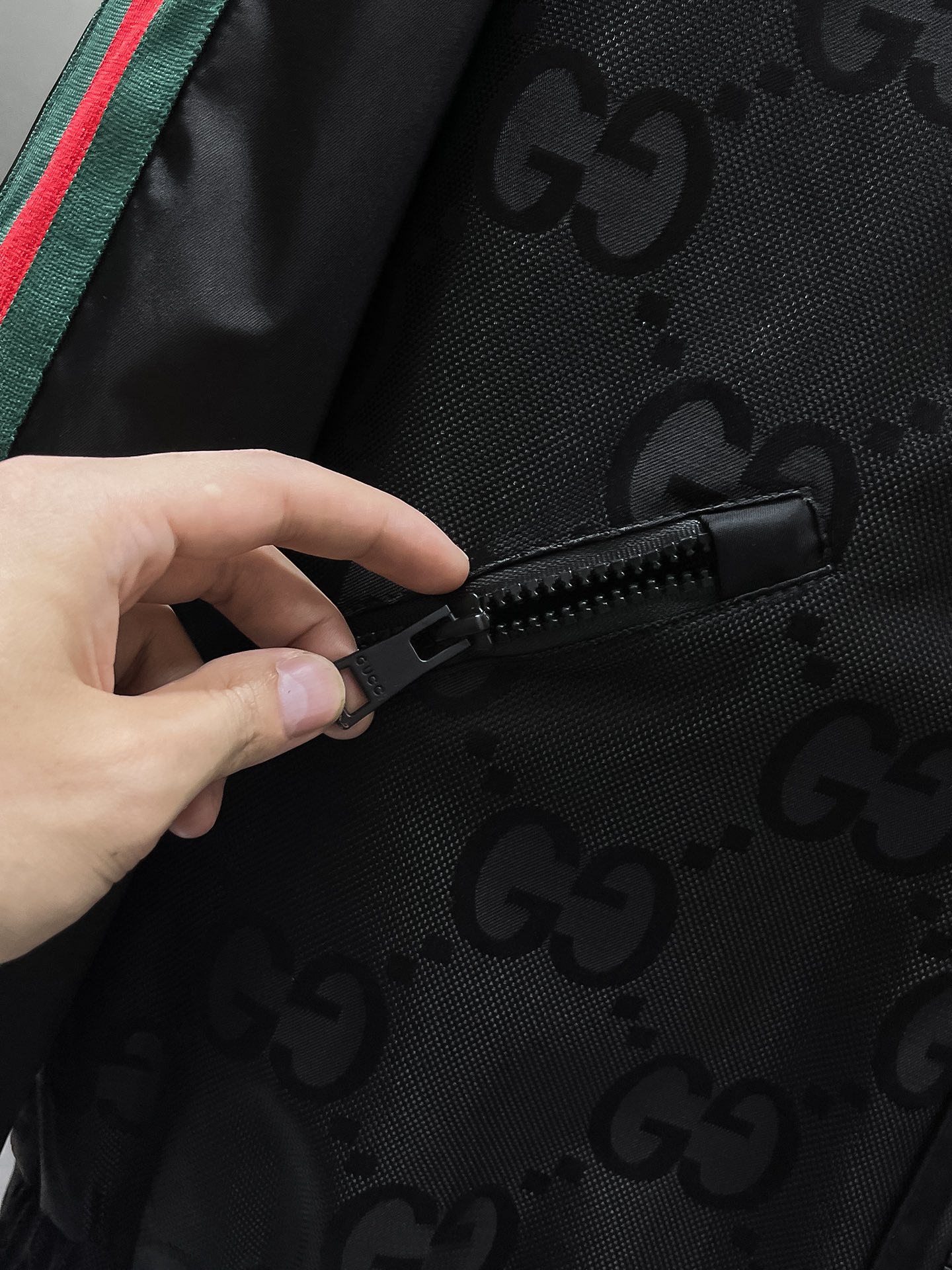 Gucci 古奇 GUCCI 2026新款 连帽 夹克 外套 高端版本 定制面料 透气舒适度高
