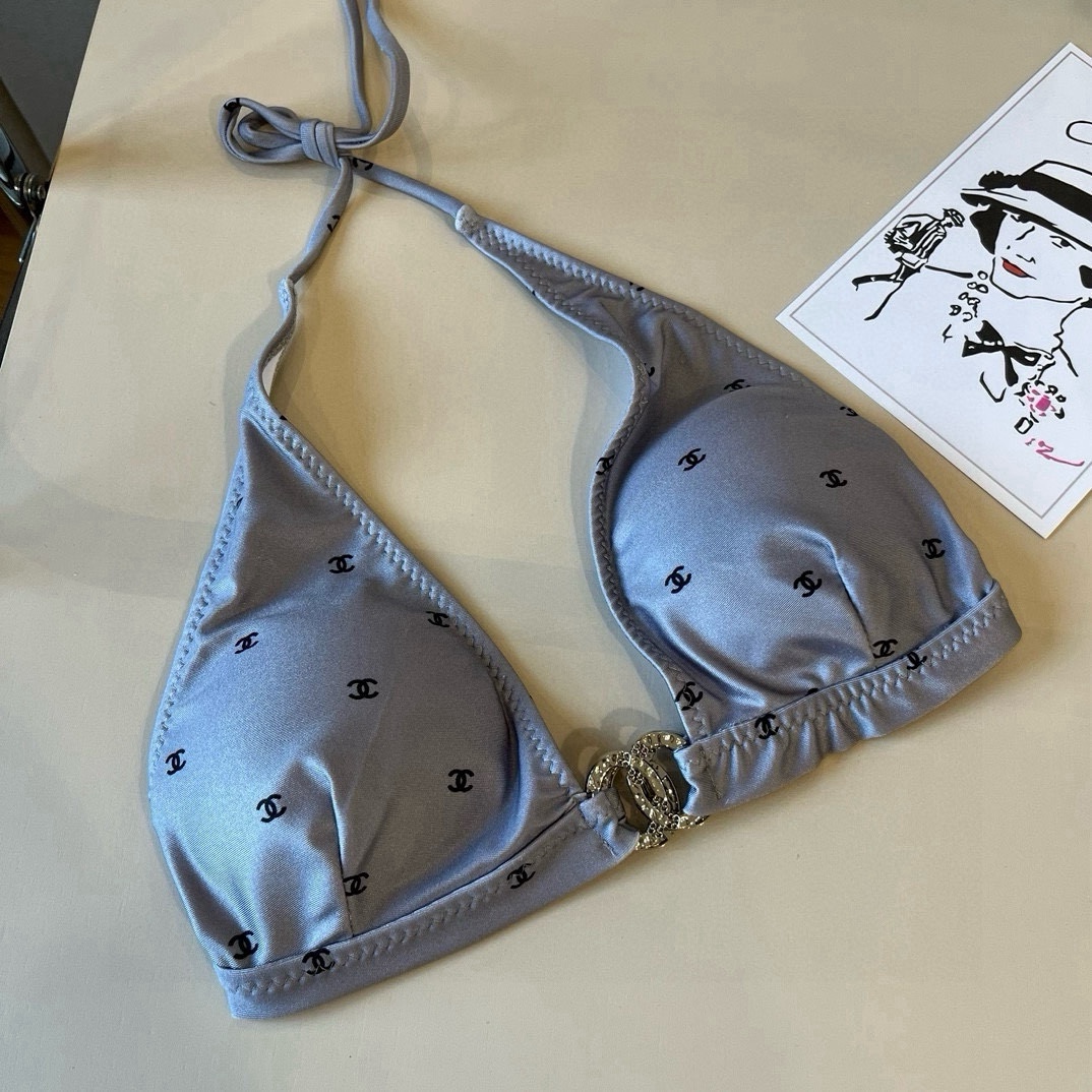 🆕
Chanel比基尼泳衣  😍🥰适合多种场景的游泳衣🏊‍♀️海边 游泳池 温泉 水上乐园 漂流都可以😌