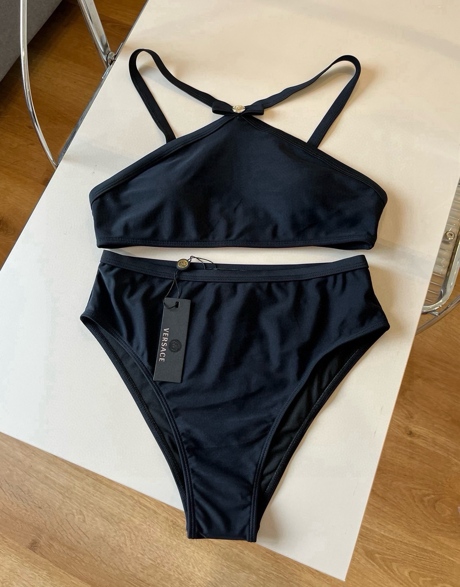 🆕
范思哲官方新款泳衣比基尼👙，分体比基尼高端定制，S M L XL