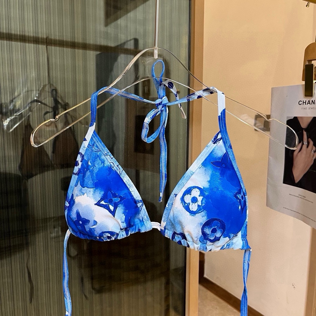 🆕
Lv经典比基尼👙❤️😍🥰适合多种场景的游泳衣🏊‍♀️海边 游泳池 温泉 水上乐园 漂流都可以😌内搭外