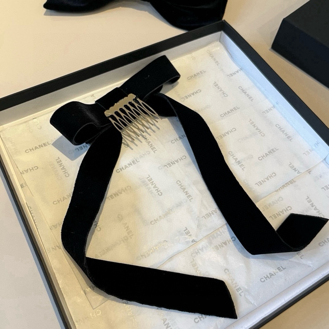 🆕 

miumiu缪缪新款顶夹