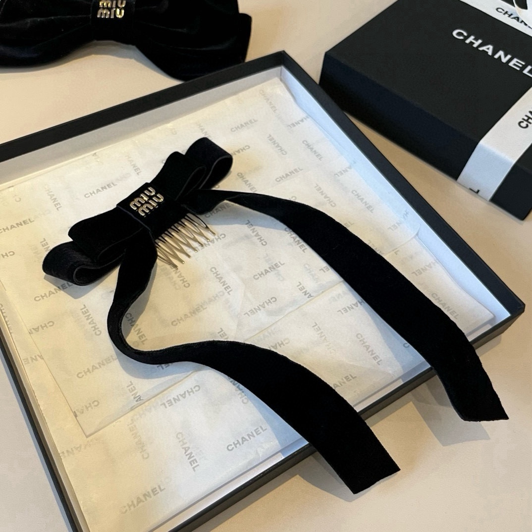 🆕 

miumiu缪缪新款顶夹
