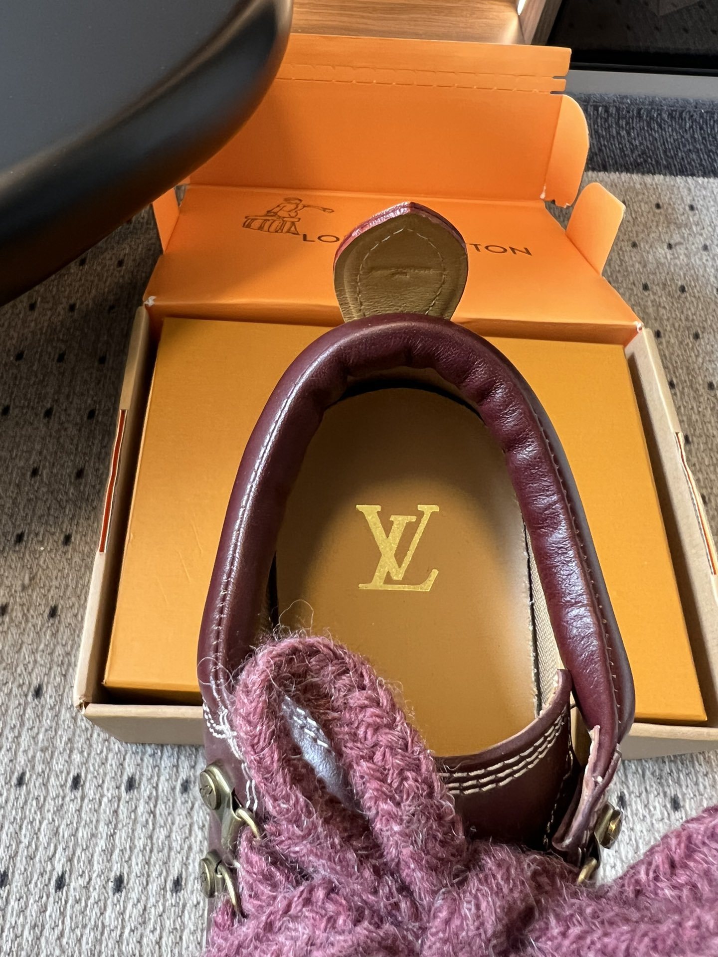 Louis vuiteeo* 路易威登系带 厚底乐福鞋 最新款情侣 男女款 德比鞋
这款松糕厚底系列