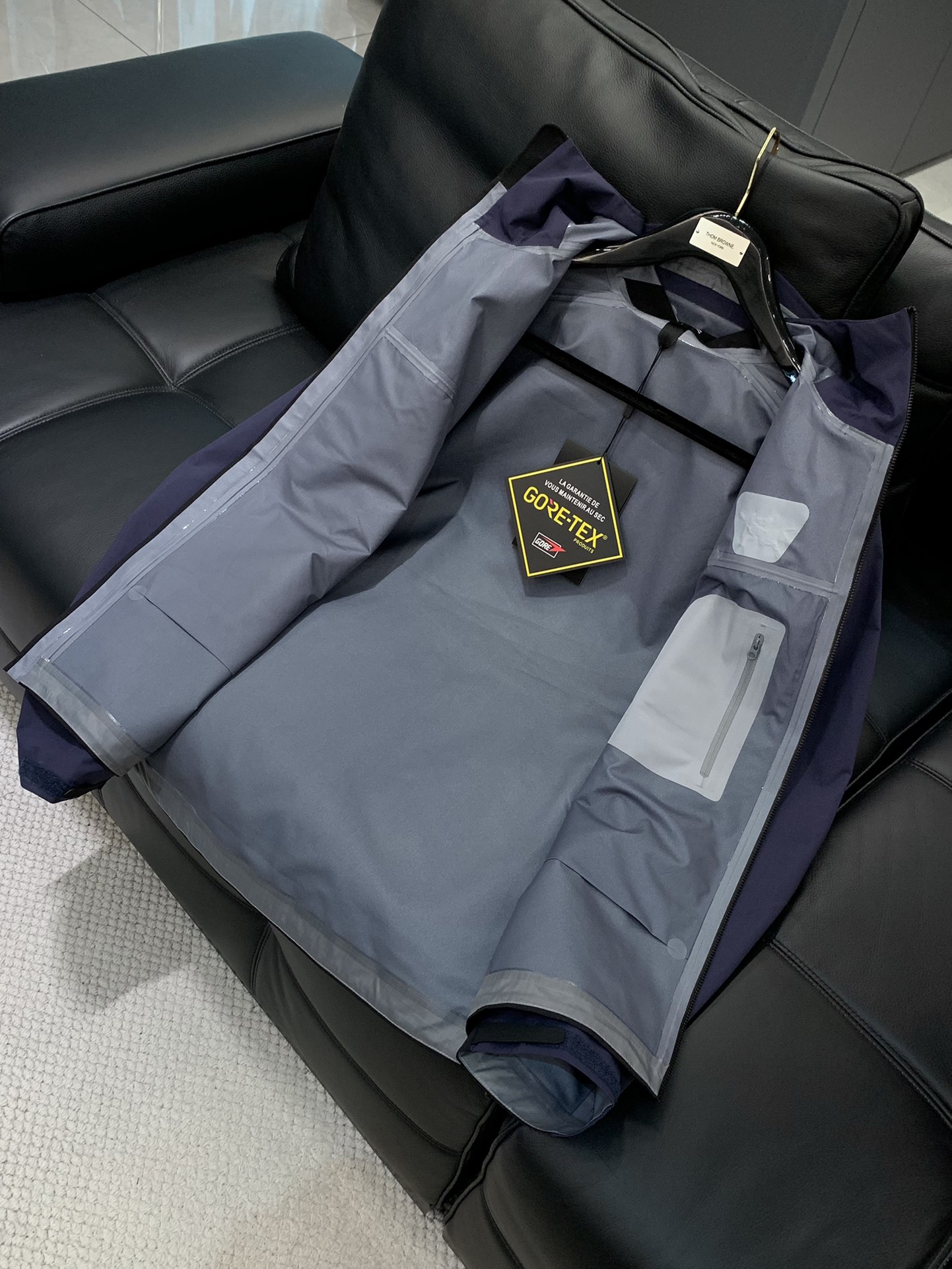 ，ARCTERYX 始祖鸟，2025秋冬AW新品，时尚休闲冲锋衣外套，专柜同步有售，原单狠货，进口原版面