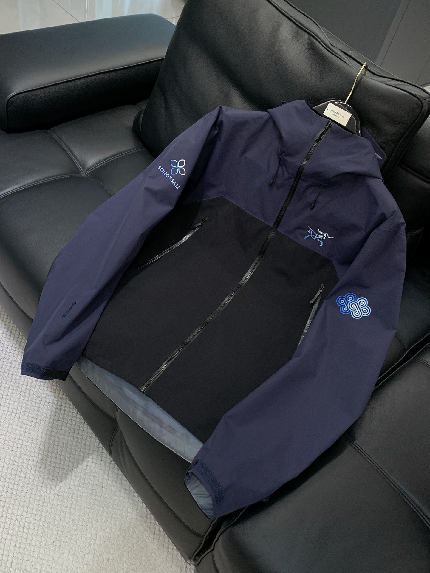 ，ARCTERYX 始祖鸟，2025秋冬AW新品，时尚休闲冲锋衣外套，专柜同步有售，原单狠货，进口原版面