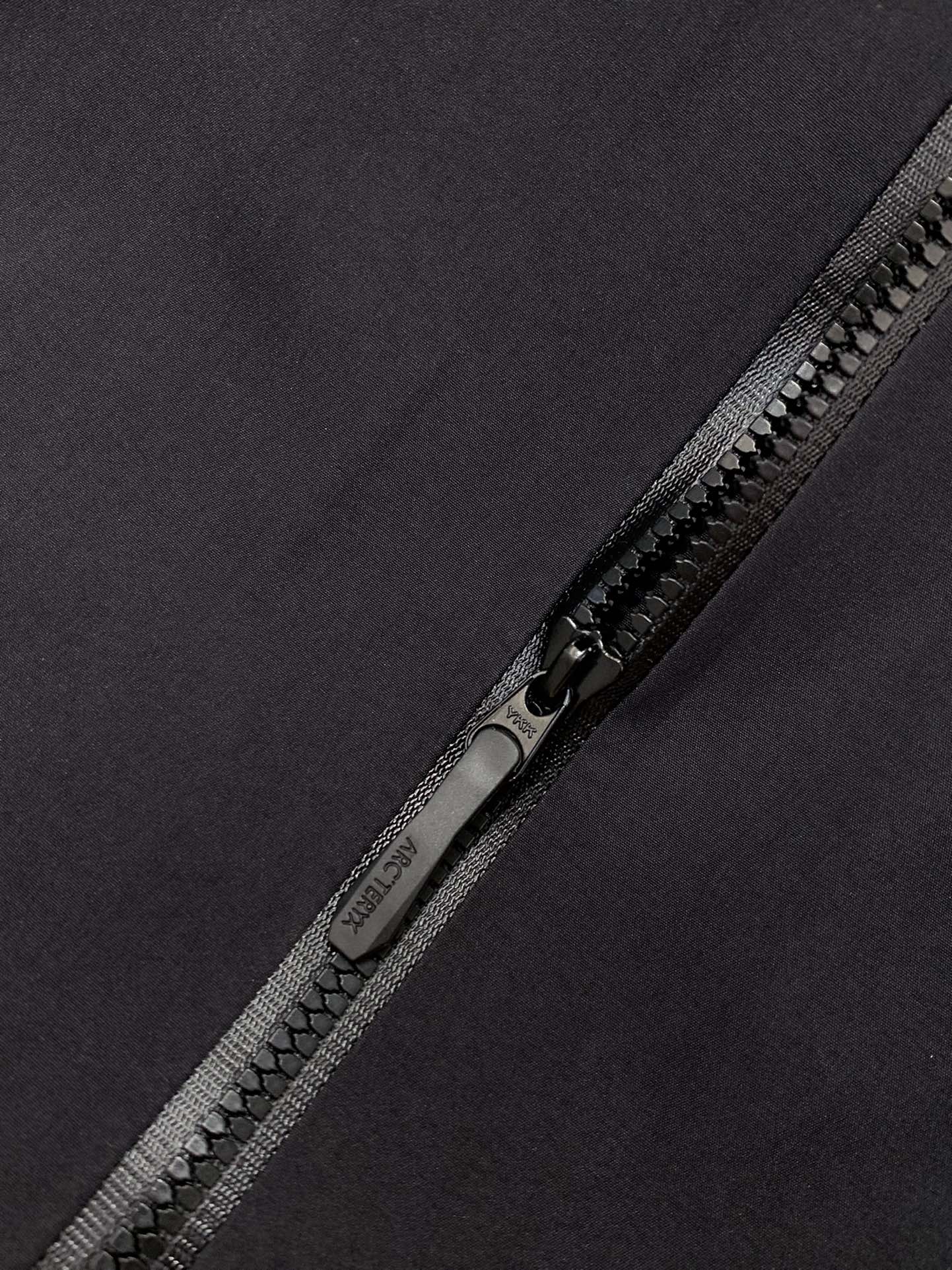 ，ARCTERYX 始祖鸟，2025秋冬AW新品，时尚休闲冲锋衣外套，专柜同步有售，原单狠货，进口原版面