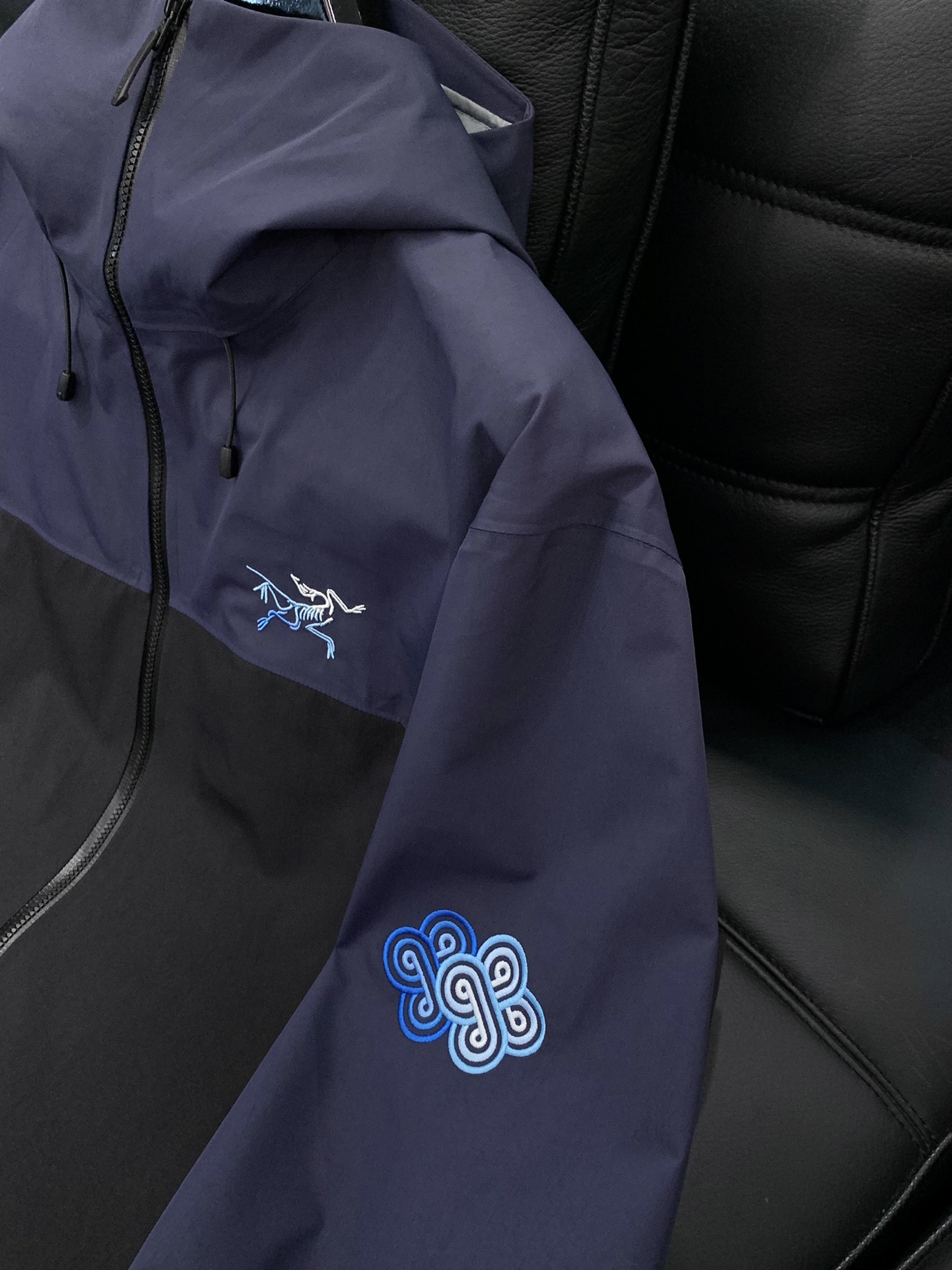 ，ARCTERYX 始祖鸟，2025秋冬AW新品，时尚休闲冲锋衣外套，专柜同步有售，原单狠货，进口原版面