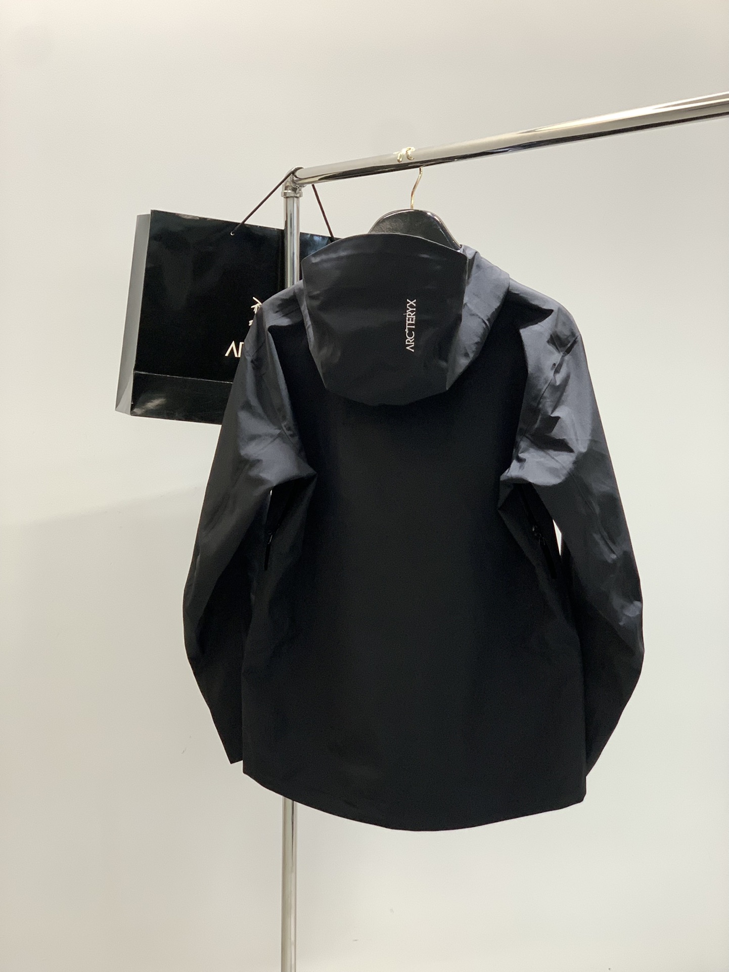 ，ARCTERYX 始祖鸟，2025秋冬AW新品，时尚休闲冲锋衣外套，专柜同步有售，原单狠货，进口原版面