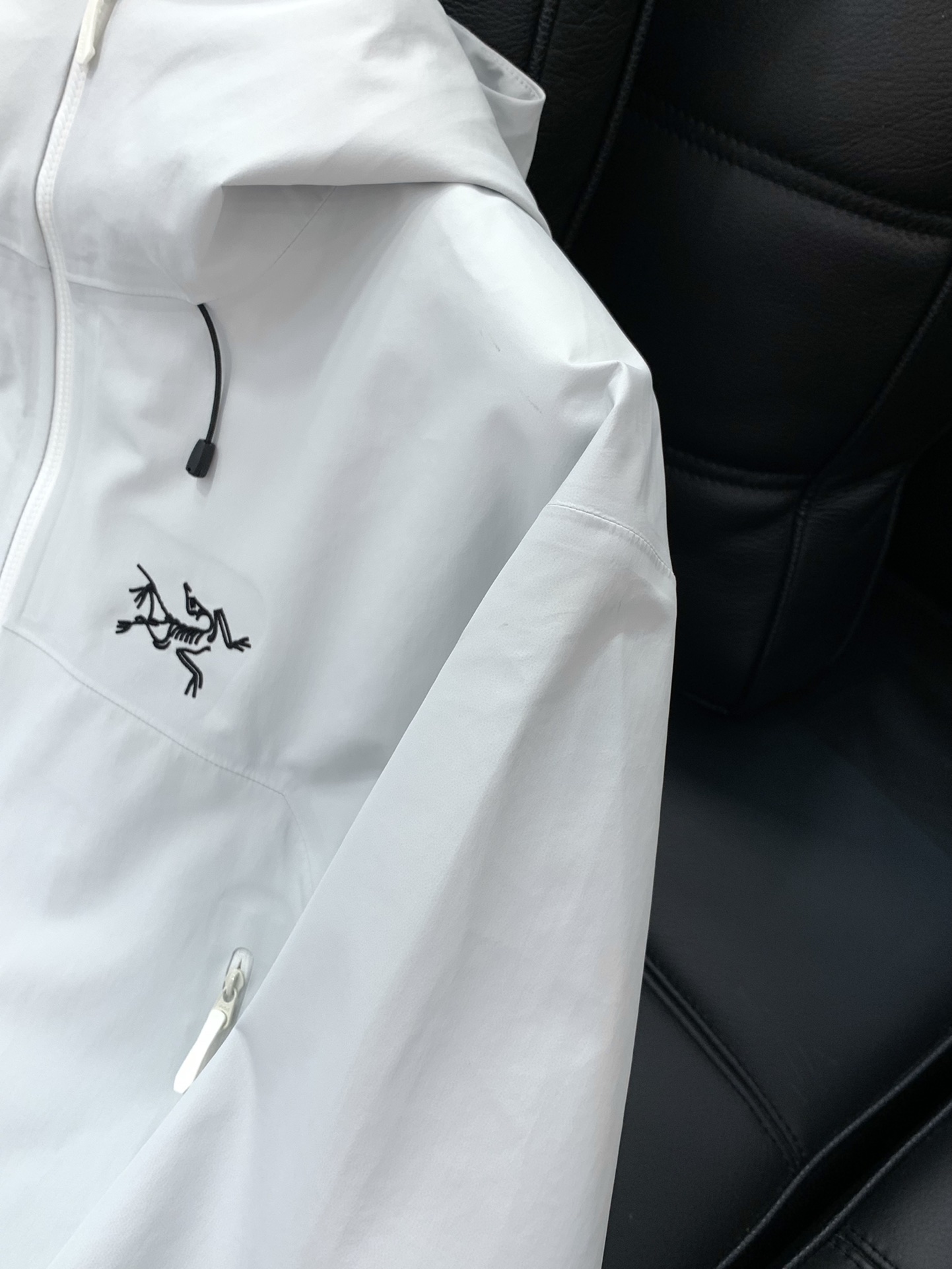 ，ARCTERYX 始祖鸟，2025秋冬AW新品，时尚休闲冲锋衣外套，专柜同步有售，原单狠货，进口原版面