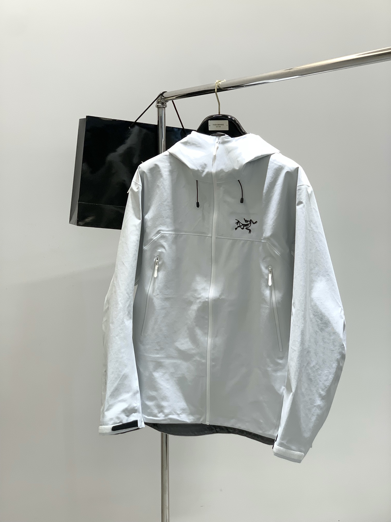 ，ARCTERYX 始祖鸟，2025秋冬AW新品，时尚休闲冲锋衣外套，专柜同步有售，原单狠货，进口原版面