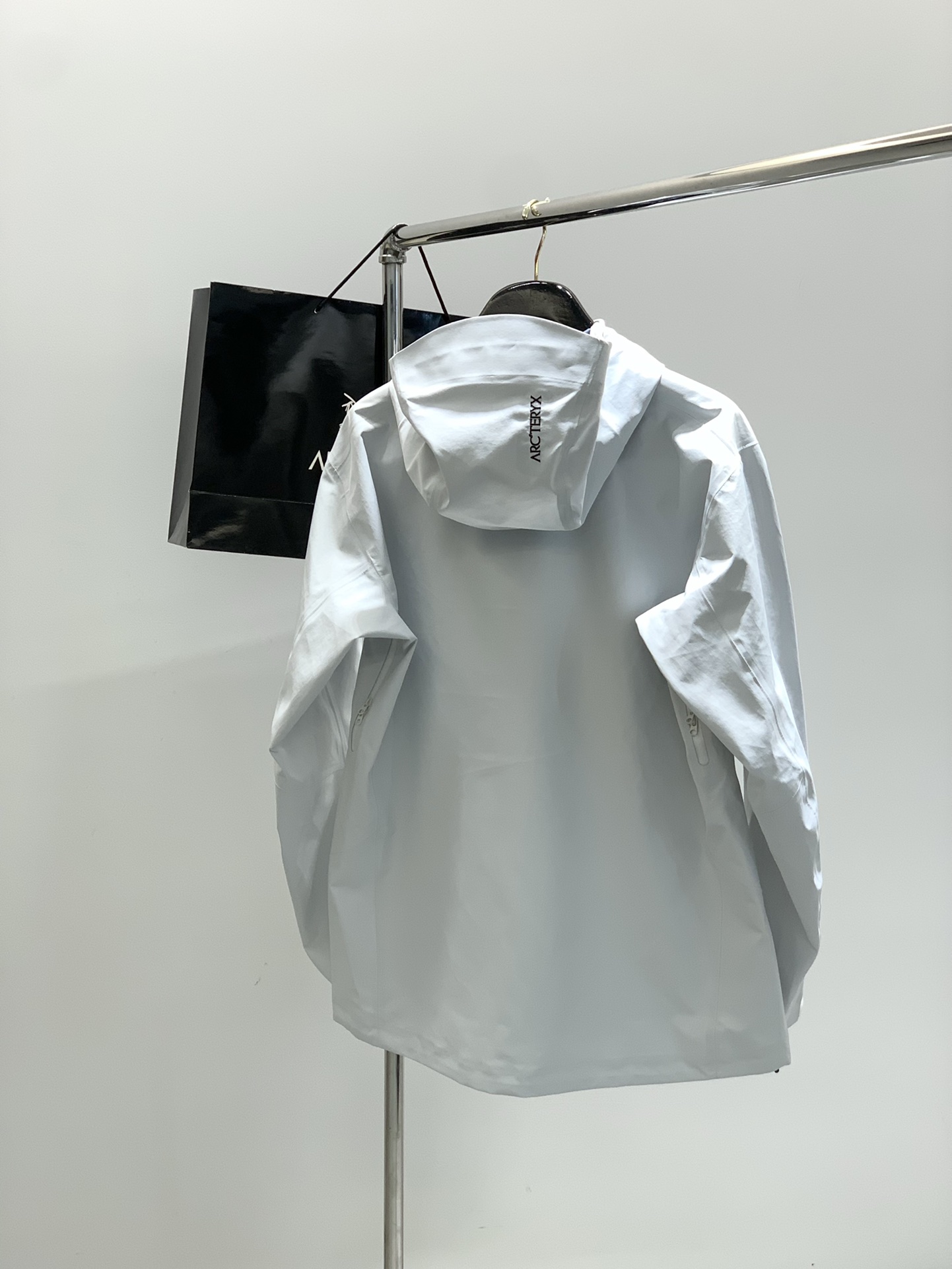 ，ARCTERYX 始祖鸟，2025秋冬AW新品，时尚休闲冲锋衣外套，专柜同步有售，原单狠货，进口原版面