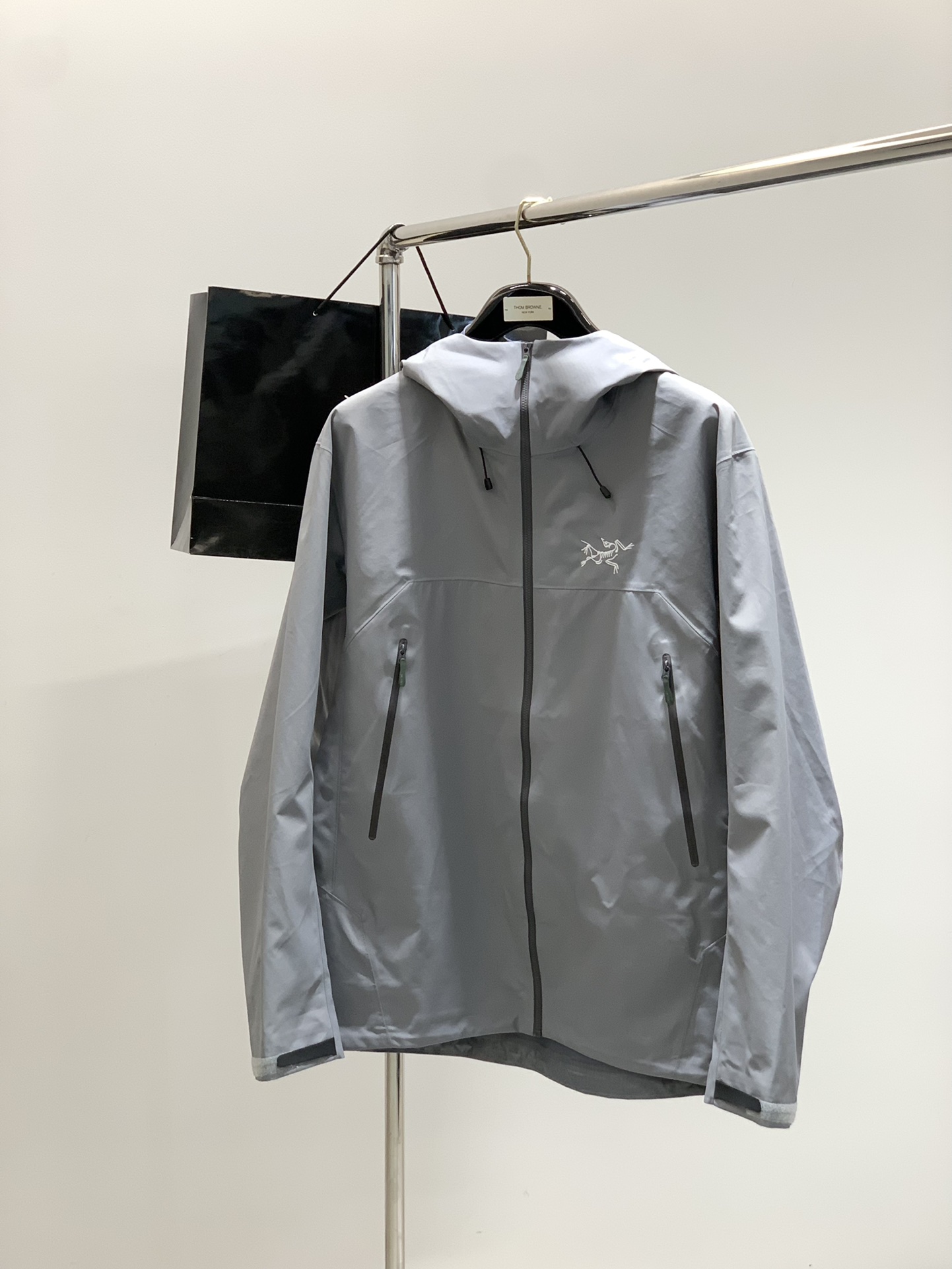 ，ARCTERYX 始祖鸟，2025秋冬AW新品，时尚休闲冲锋衣外套，专柜同步有售，原单狠货，进口原版面