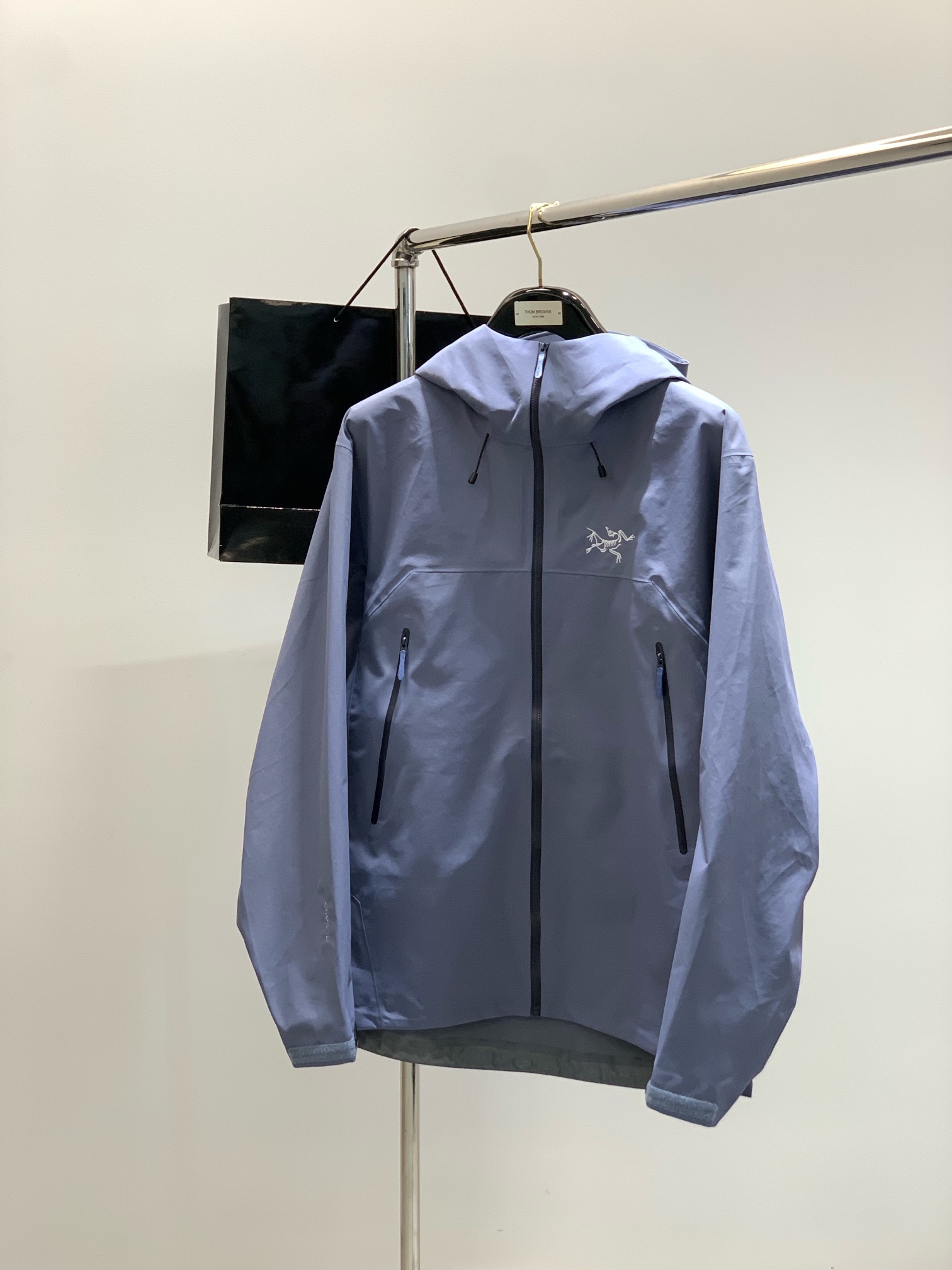 ，ARCTERYX 始祖鸟，2025秋冬AW新品，时尚休闲冲锋衣外套，专柜同步有售，原单狠货，进口原版面