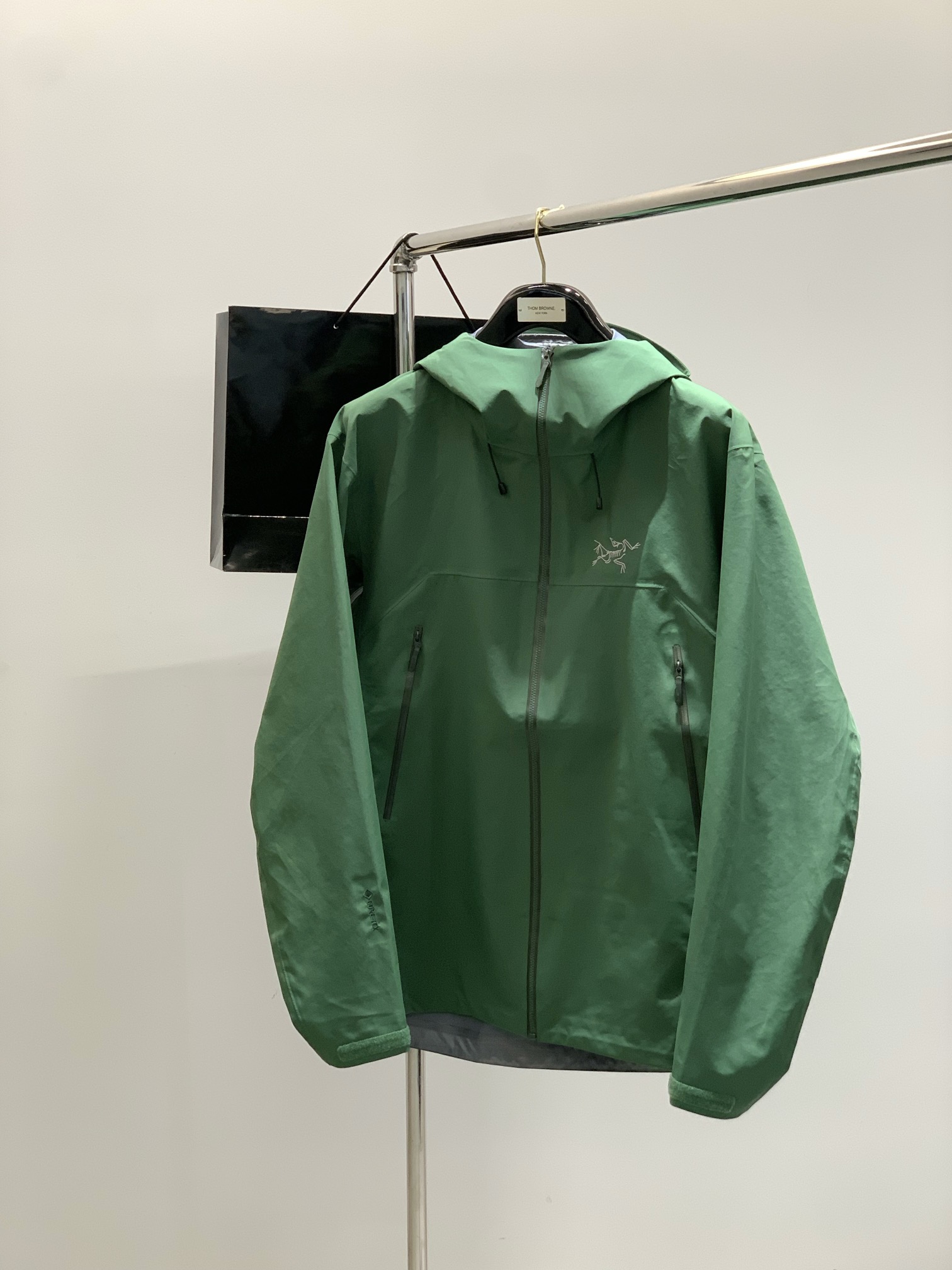 ，ARCTERYX 始祖鸟，2025秋冬AW新品，时尚休闲冲锋衣外套，专柜同步有售，原单狠货，进口原版面