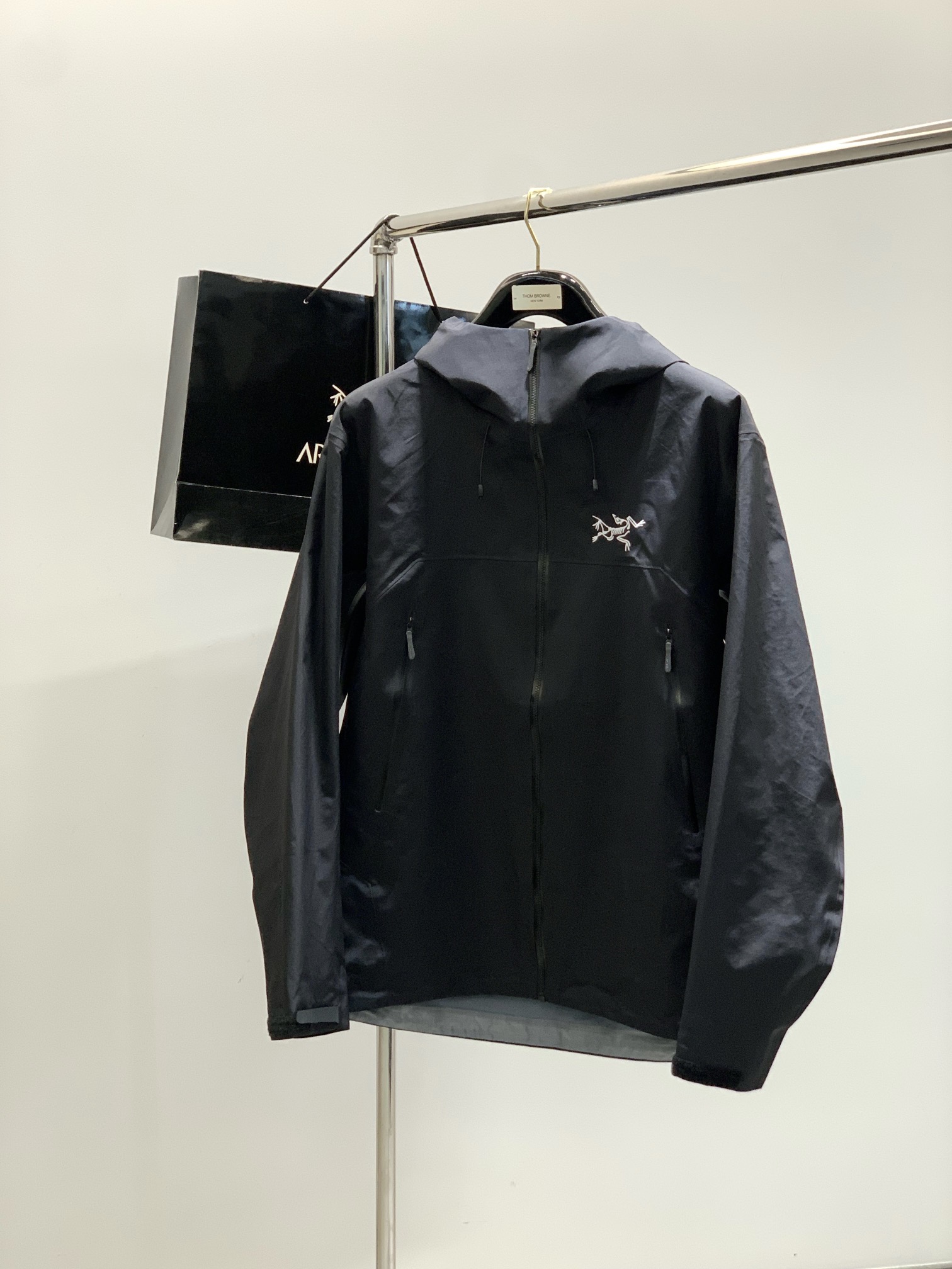 ，ARCTERYX 始祖鸟，2025秋冬AW新品，时尚休闲冲锋衣外套，专柜同步有售，原单狠货，进口原版面