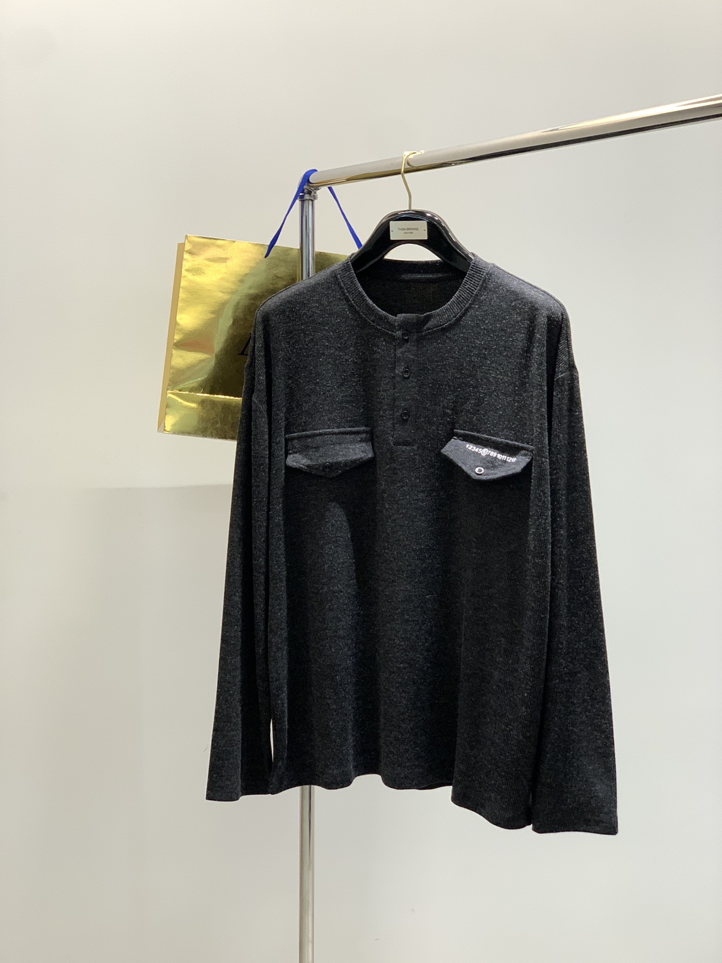 ，Maison Margiela马吉拉，2025早秋最新品，专柜同步有售，原单狠货，时尚休闲圆领长袖T恤